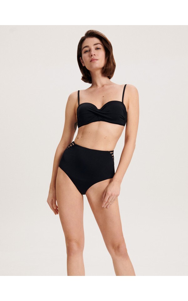 Slip Bikini Con Intagli Reserved U X