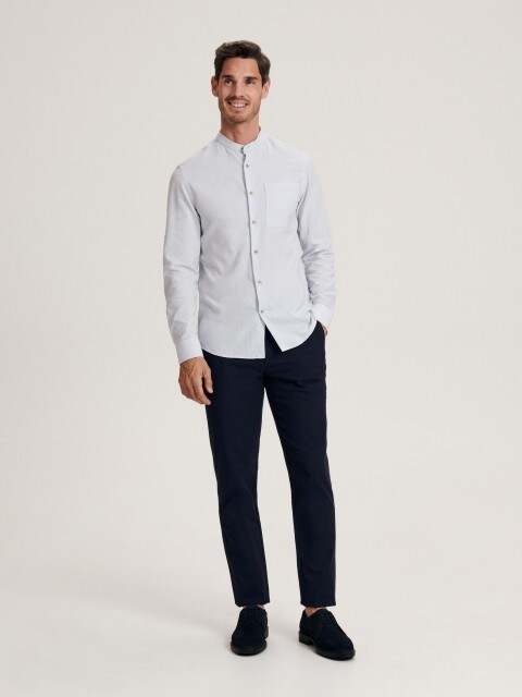 Slim fit košulja s podignutim ovratnikom