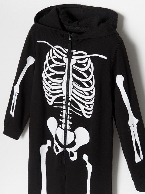 Kombinezons ar skeletu