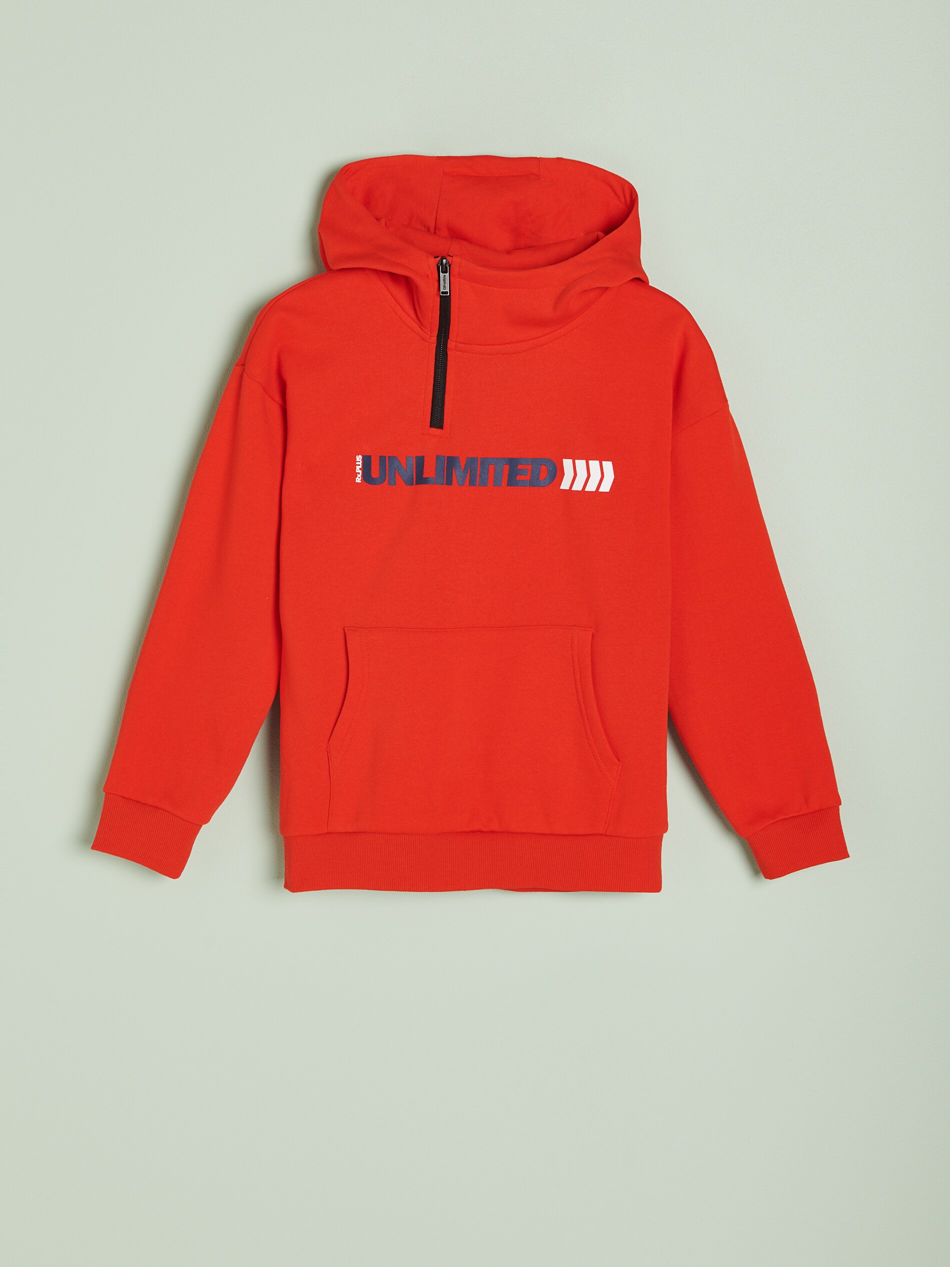 Mikina s kapucňou s nápisom