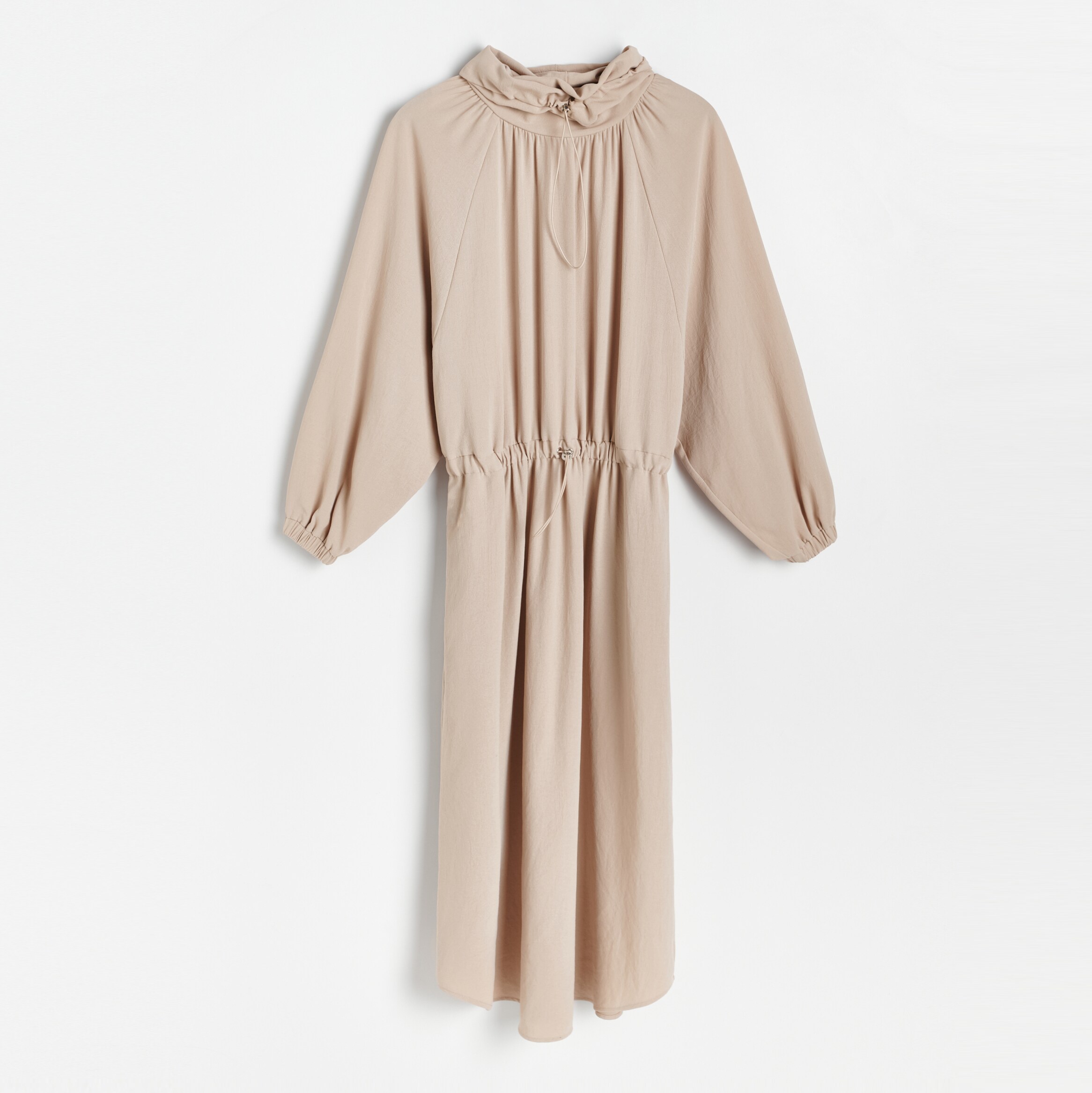 Šaty z hladkej látky