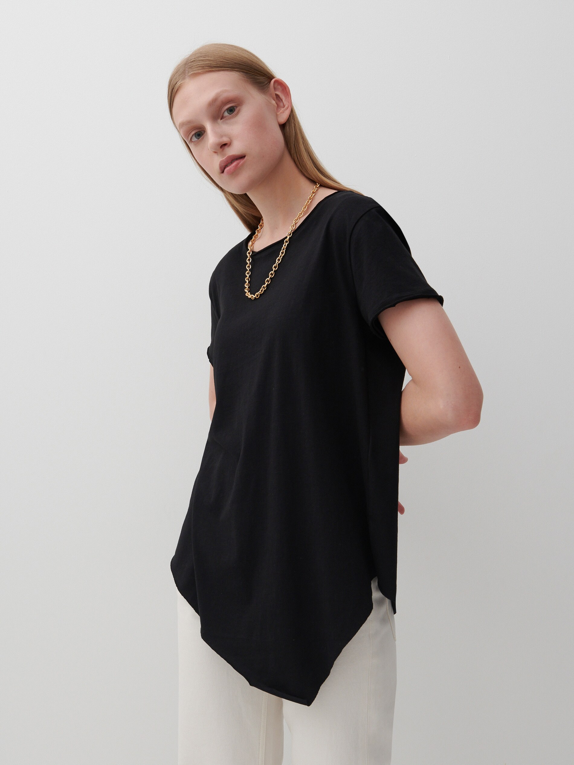 Hladké tričko s asymetrickým lemom