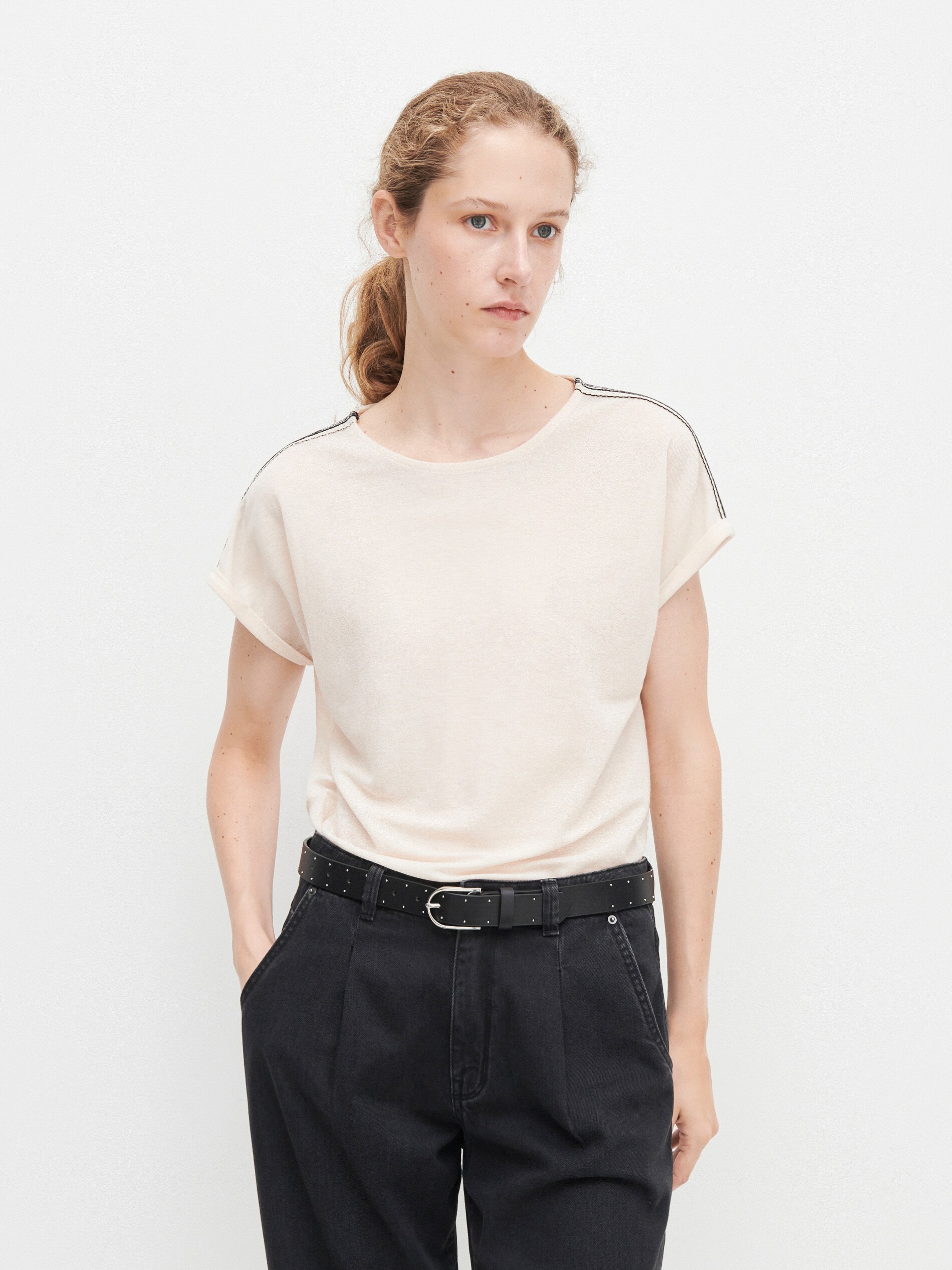 Tričko so zdobenými rukávmi