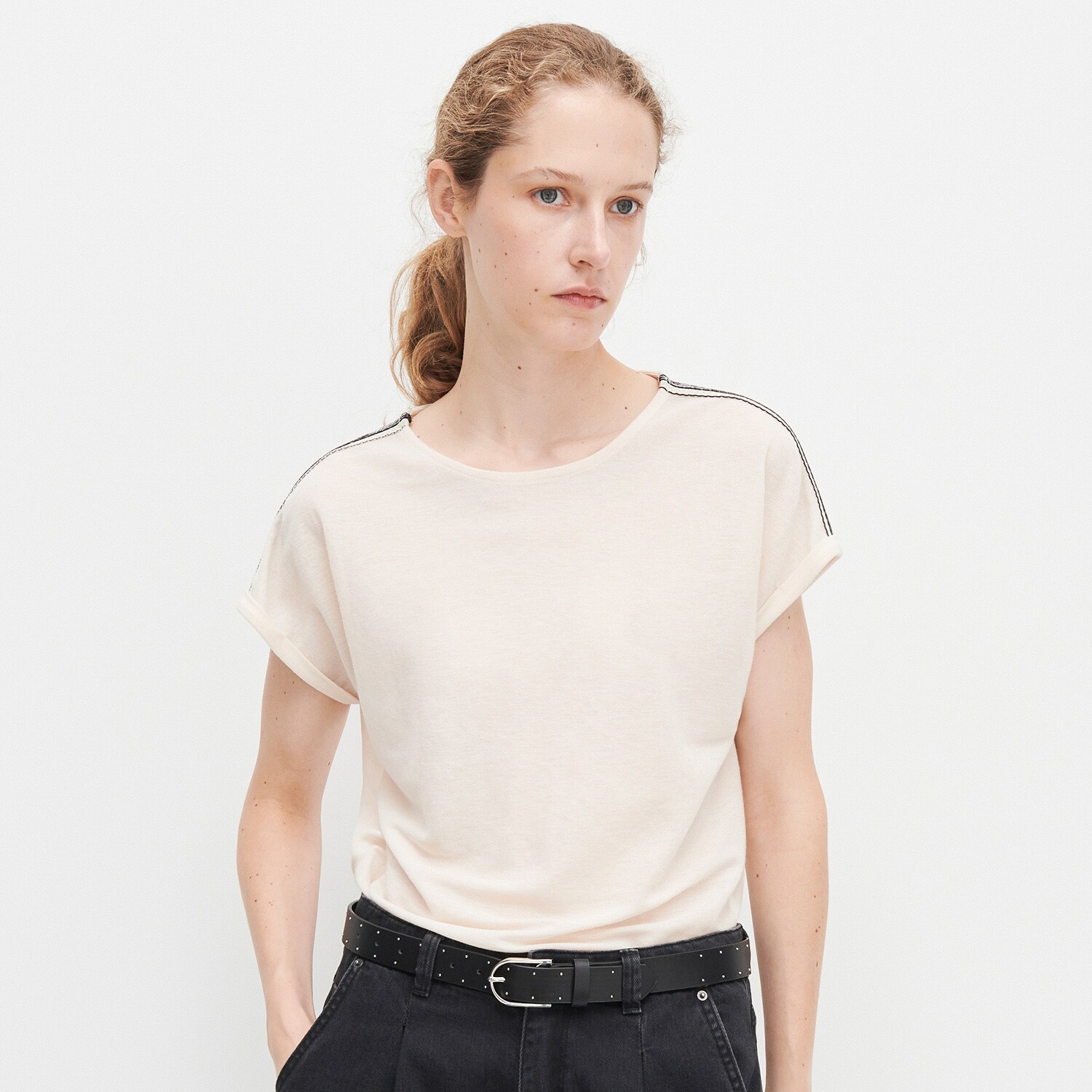 Tričko so zdobenými rukávmi