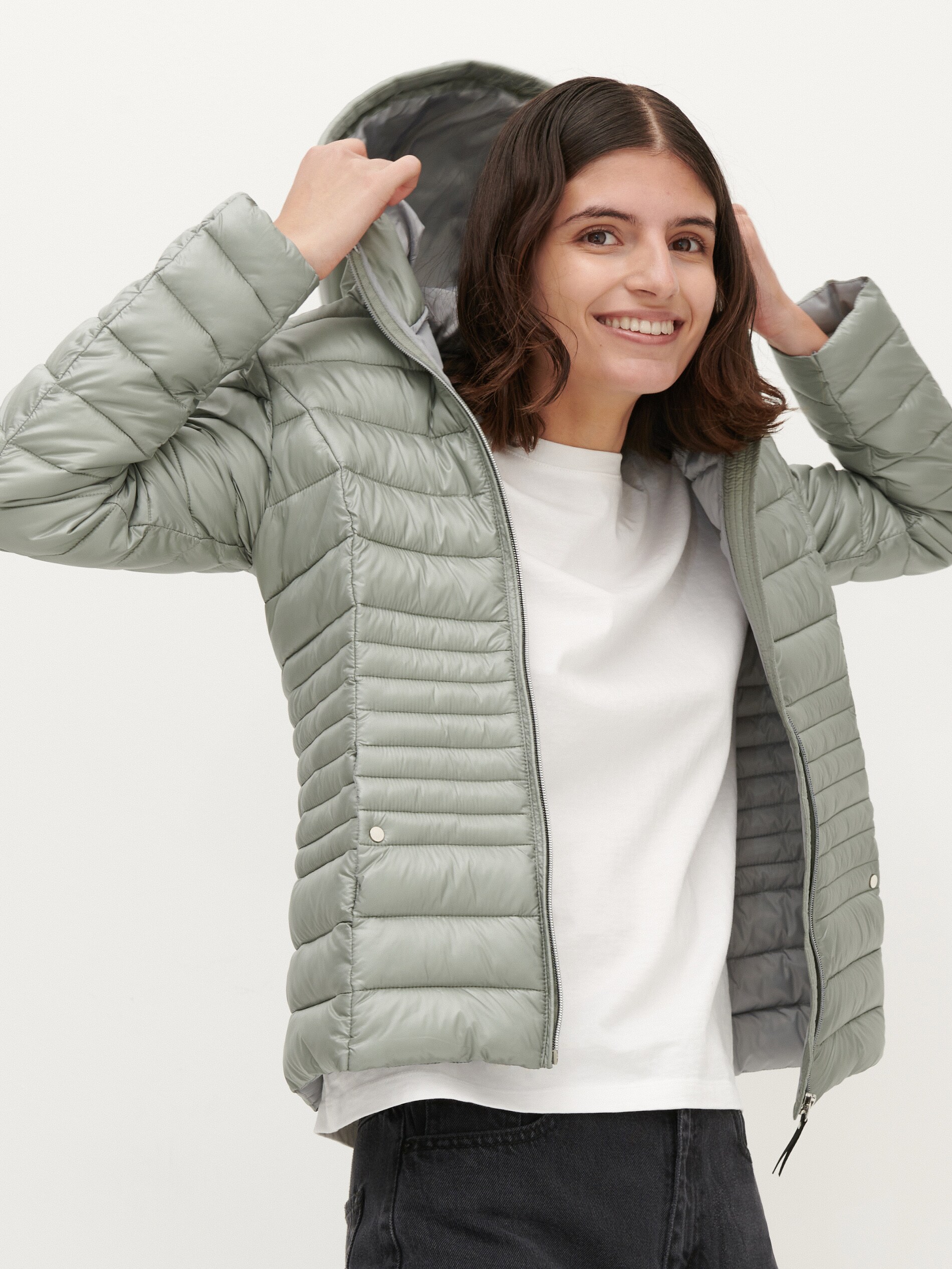 Bunda s výplňou z recyklovanej látky