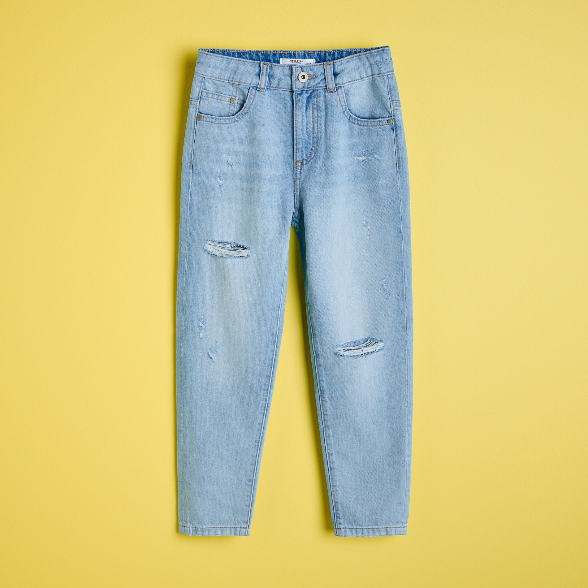 Roztrhané bavlnené džínsy