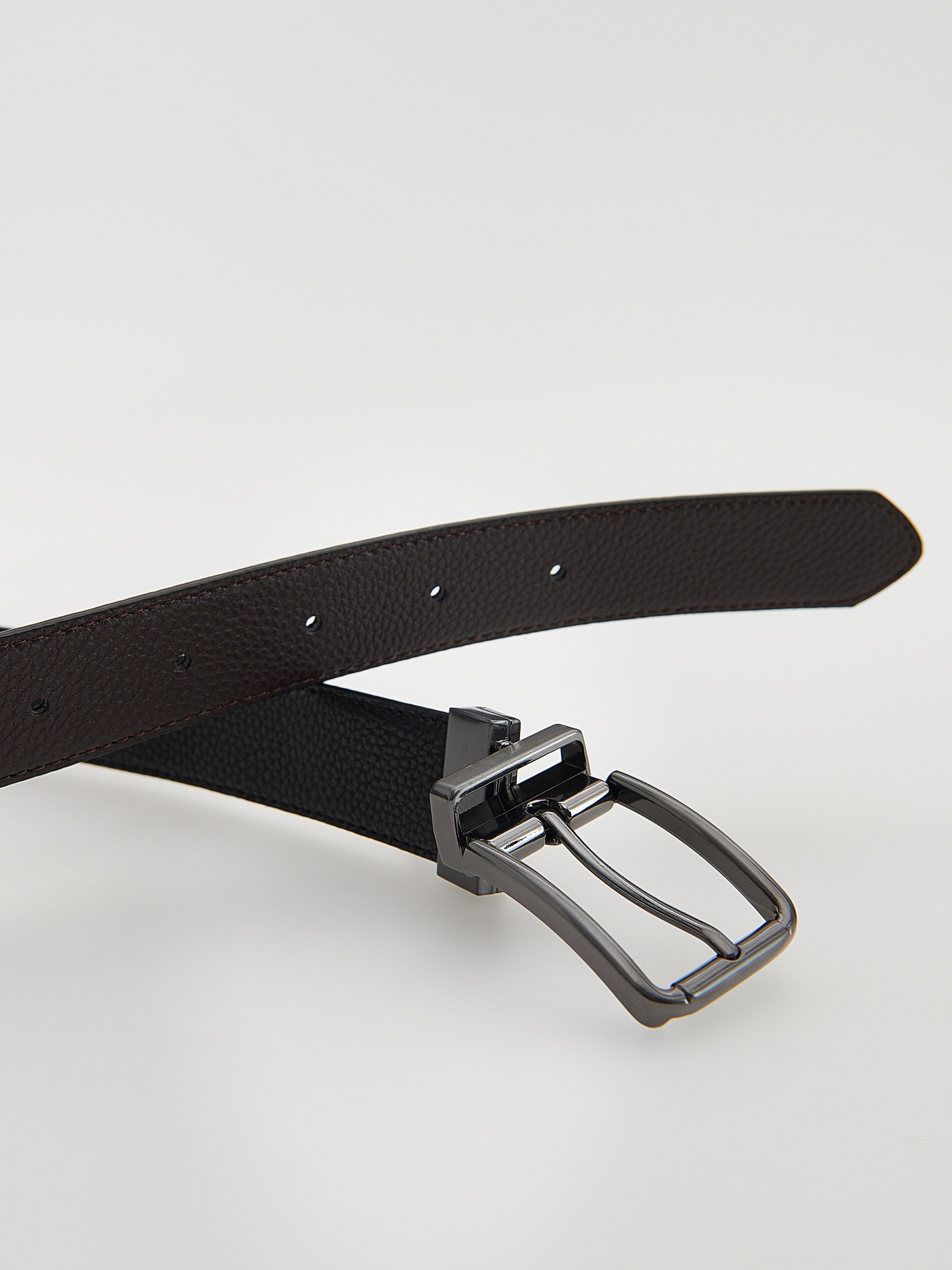 Opasok s kovovou prackou