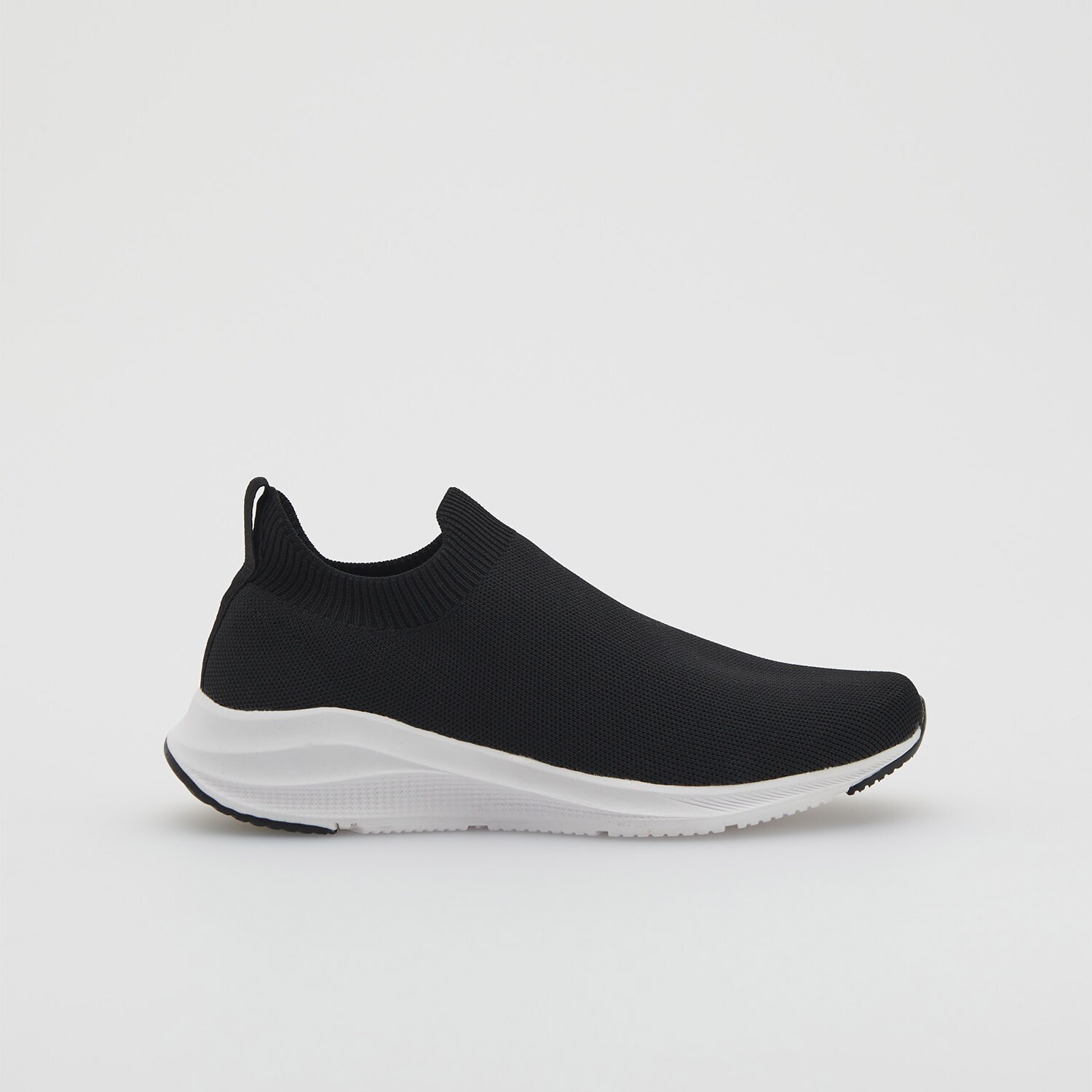 Športové topánky s kontrastnou podrážkou