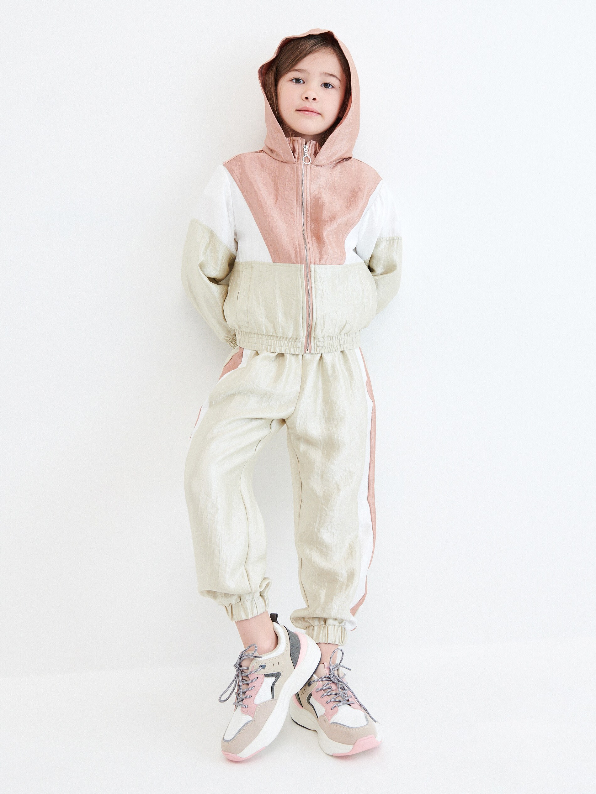 Tenisky z rôznych materiálov