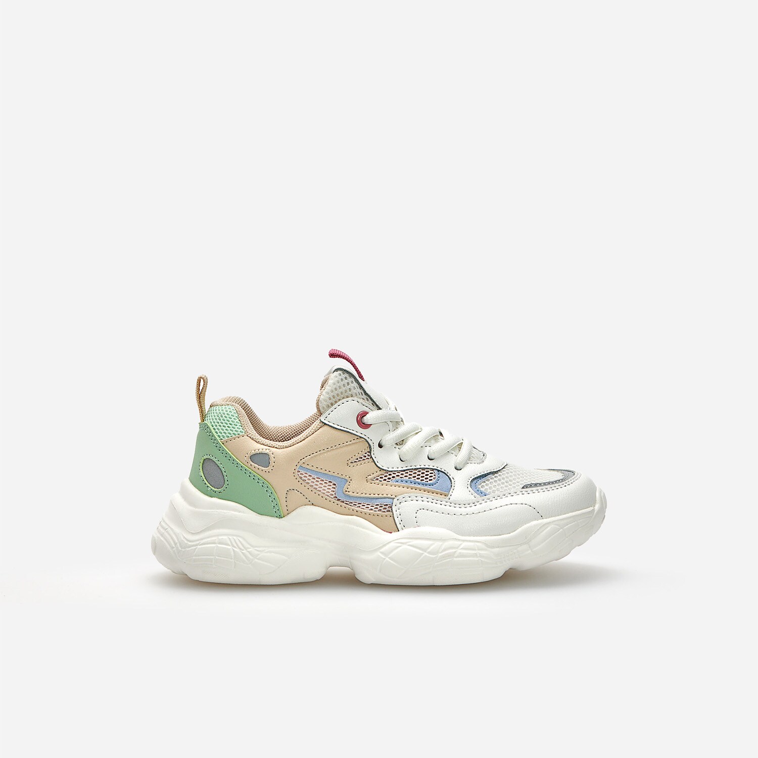 Tenisky z viacerých materiálov