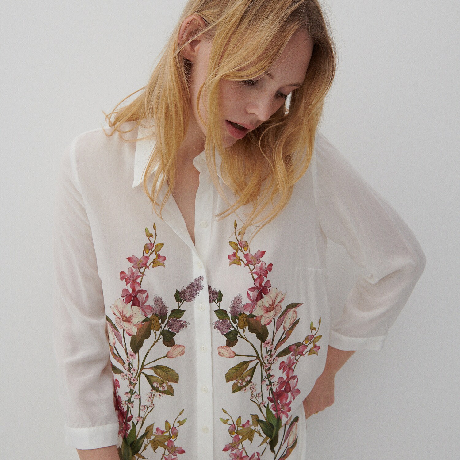 Košeľa s kvetinovou potlačou