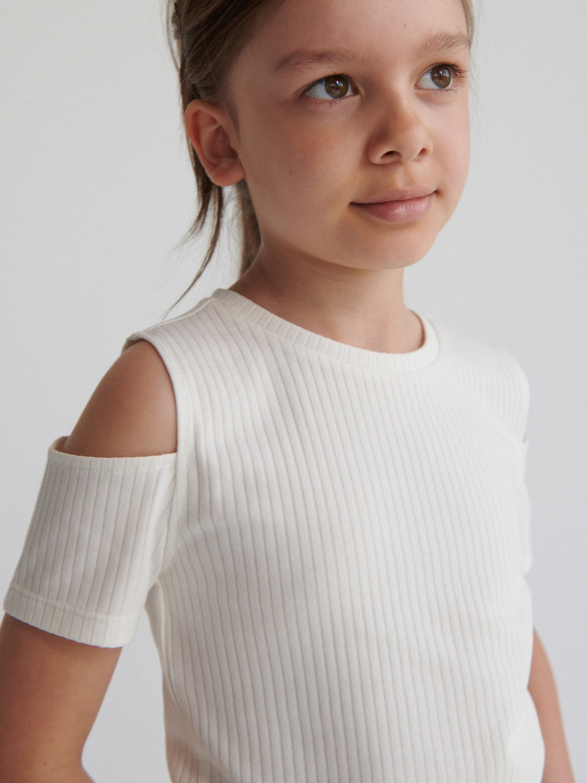 Tričko strihu cold shoulder