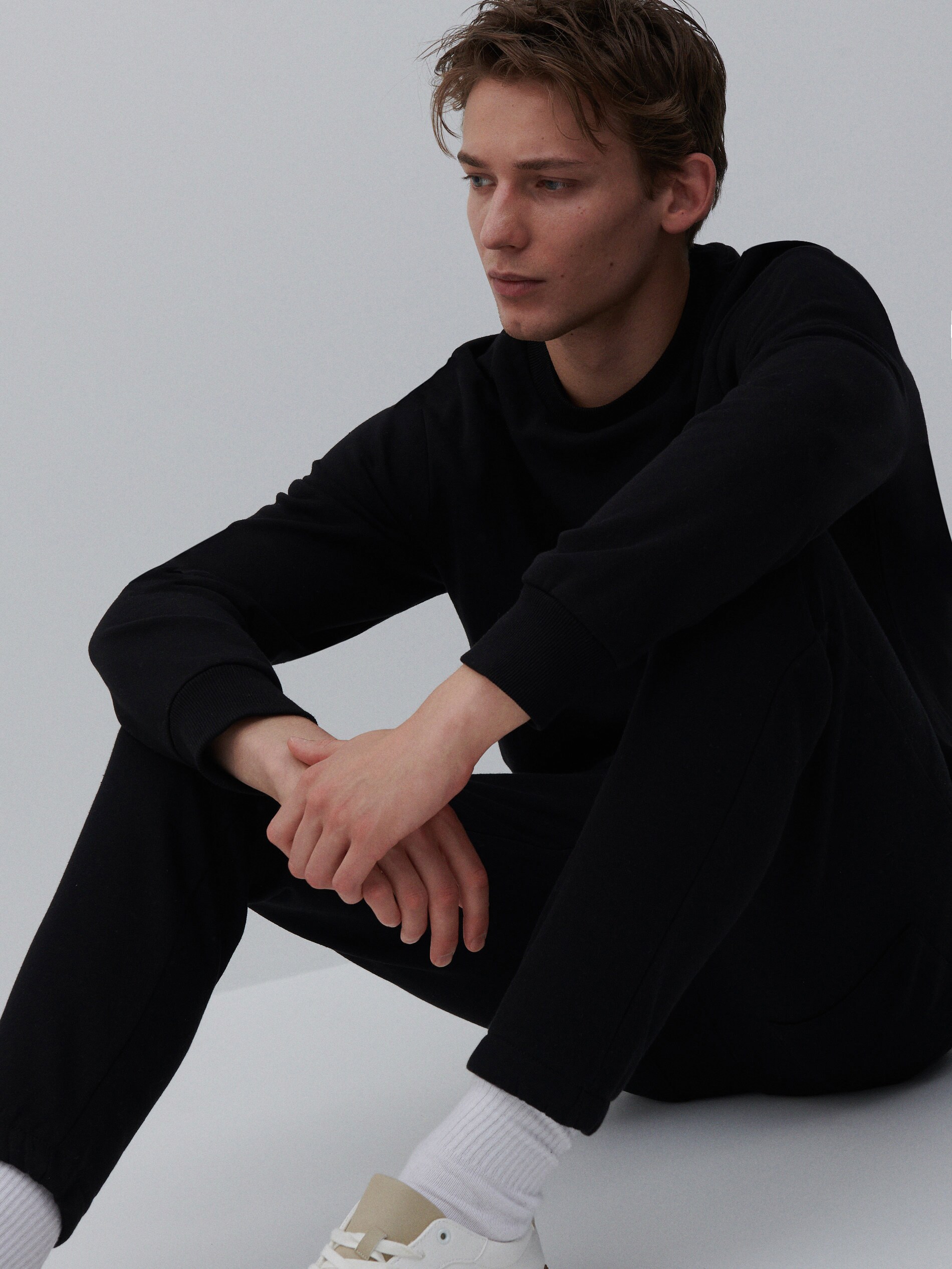 Basic mikina klasického strihu