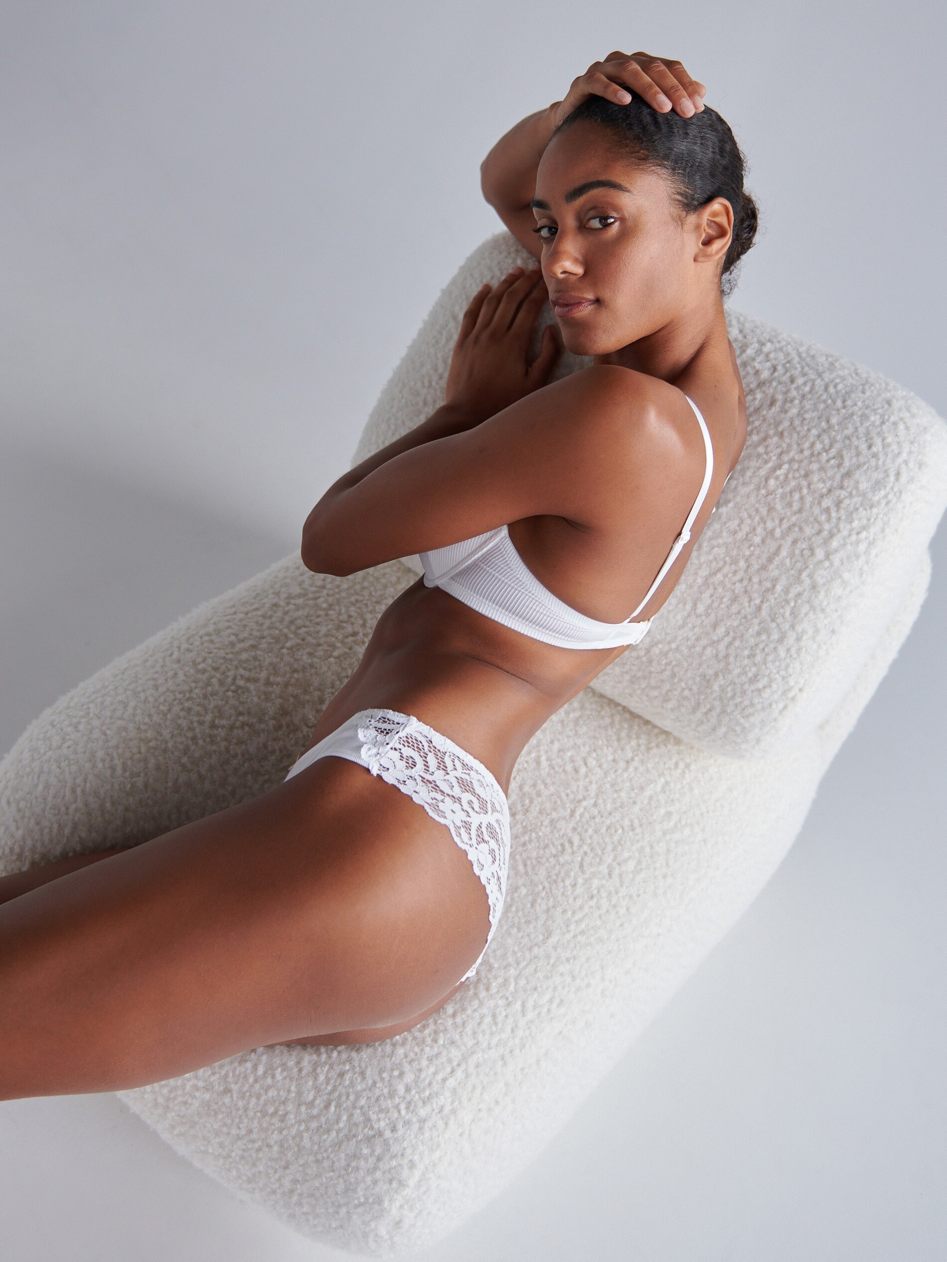 Súprava 2 bavlnených hipsterských nohavičiek s čipkovaným detailom