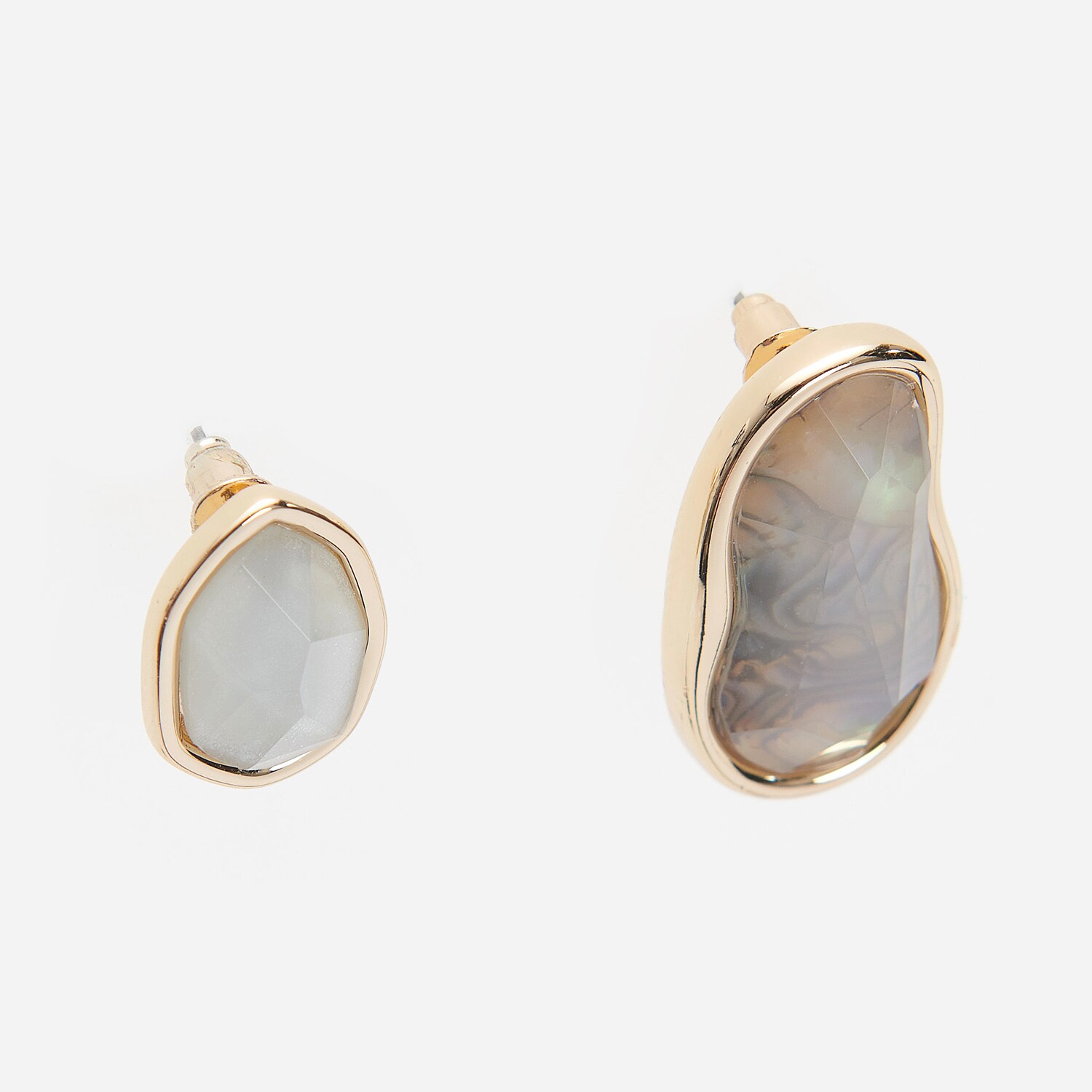 Visiace náušnice nepravidelného tvaru