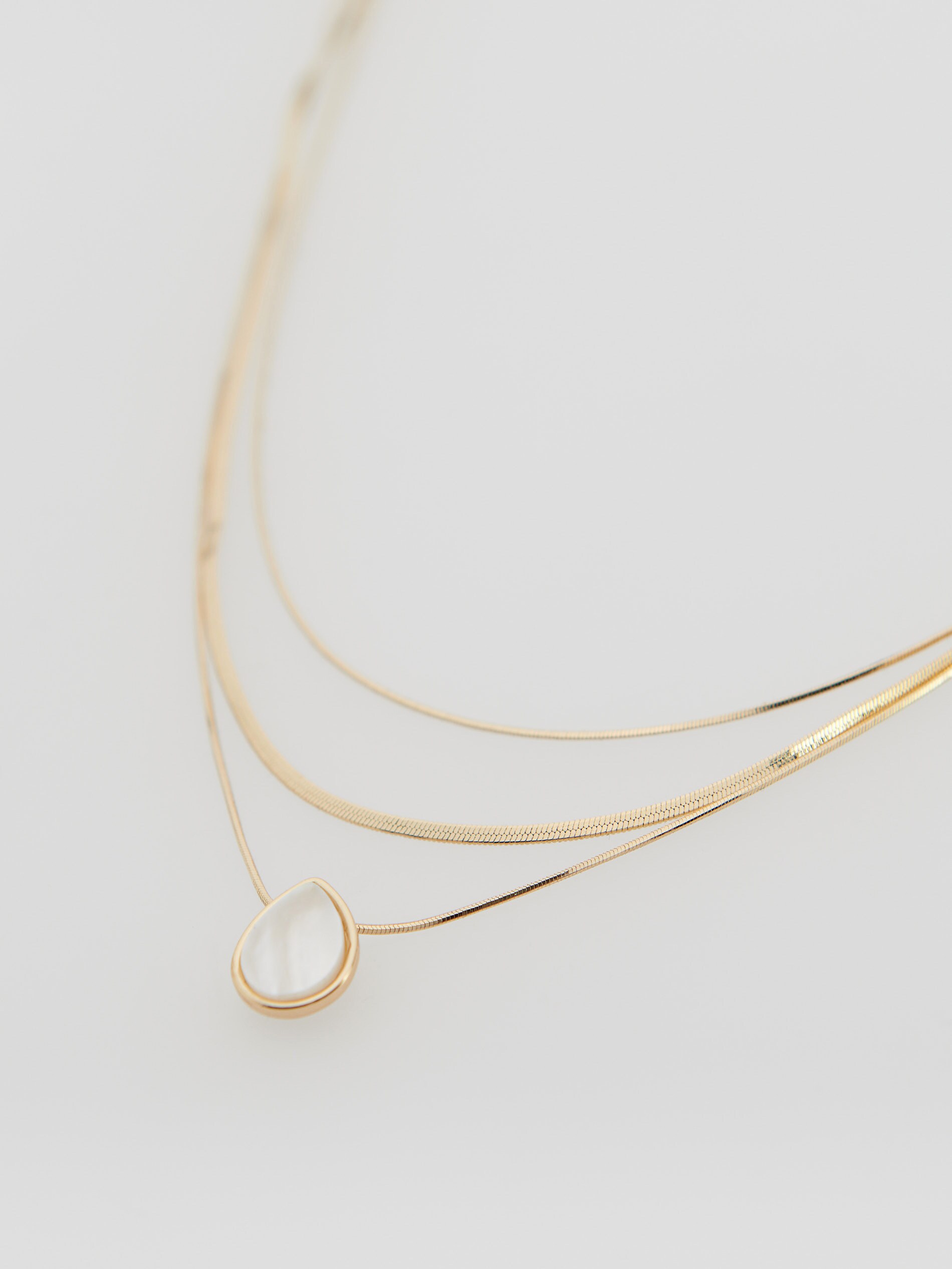 Trojitá retiazka s ozdobným kameňom