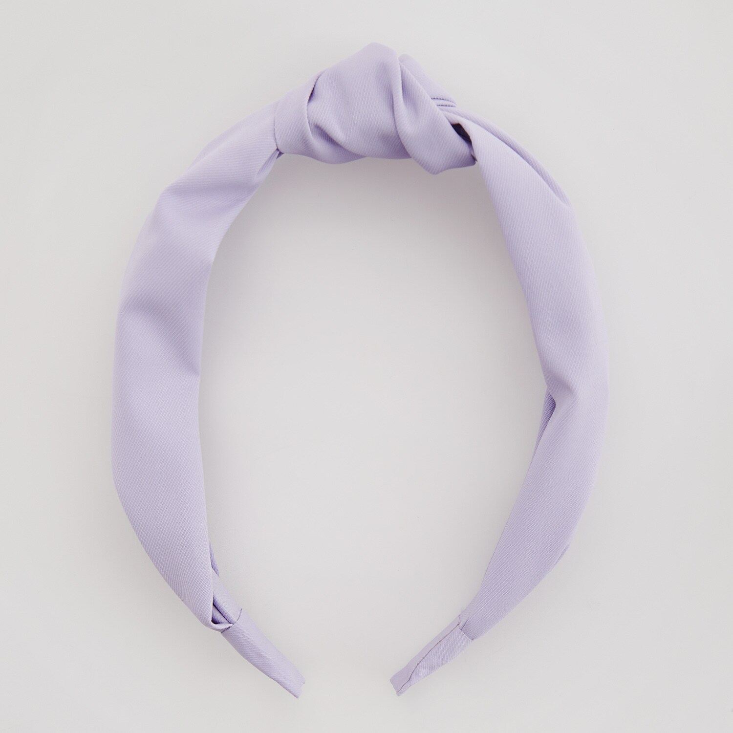 Čelenka s ozdobným uzlom