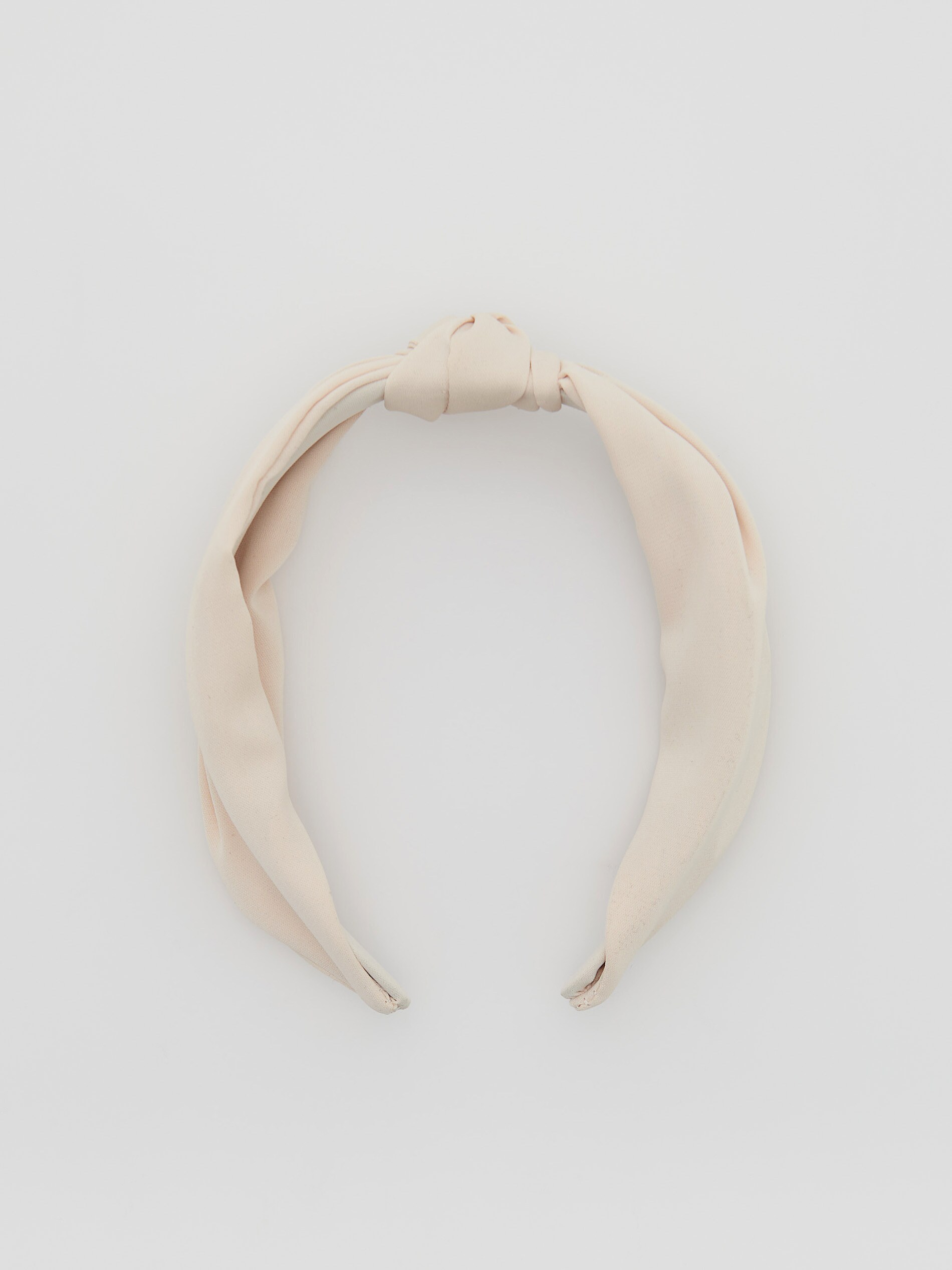 Čelenka s ozdobným uzlom