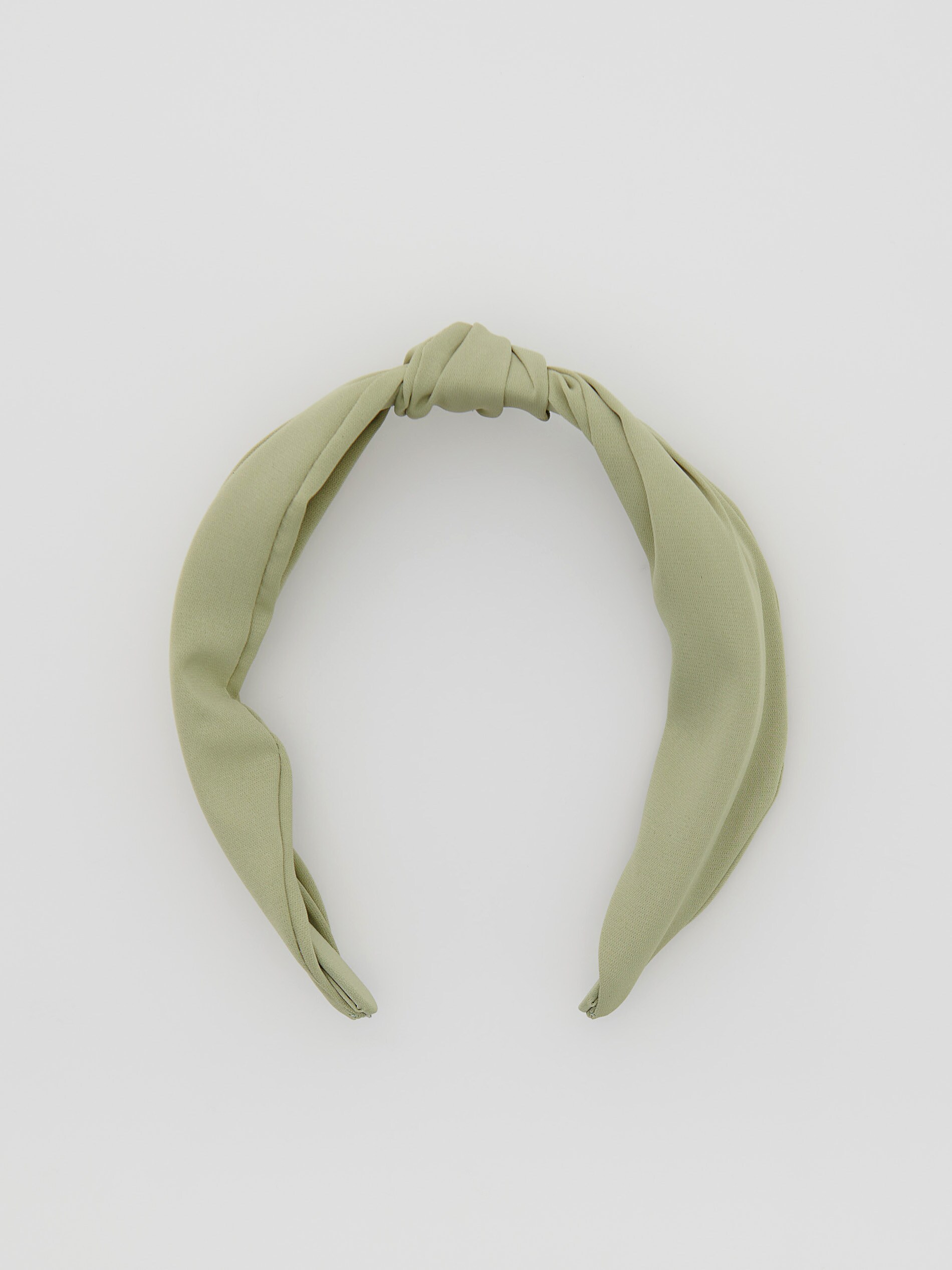 Čelenka s ozdobným uzlom