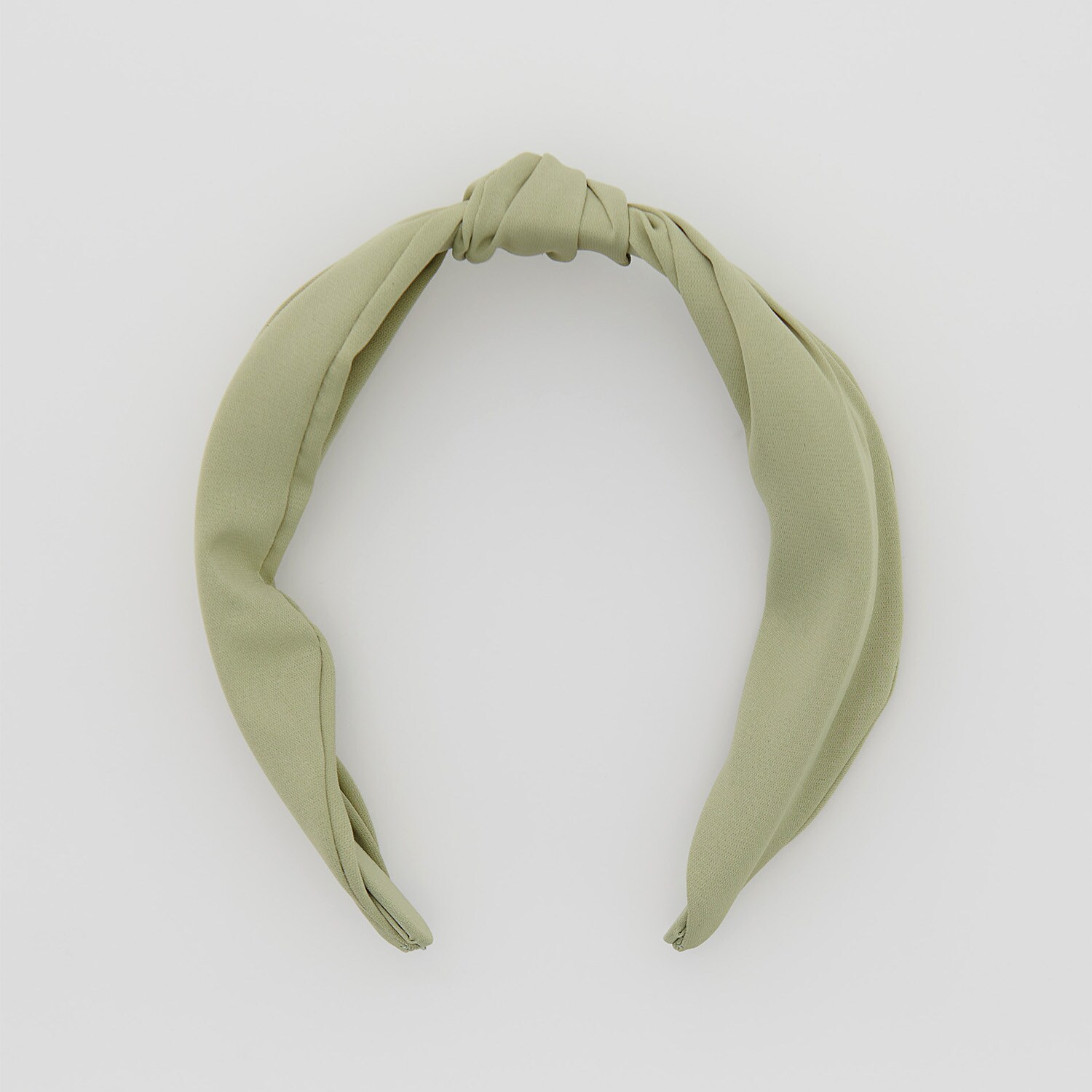 Čelenka s ozdobným uzlom