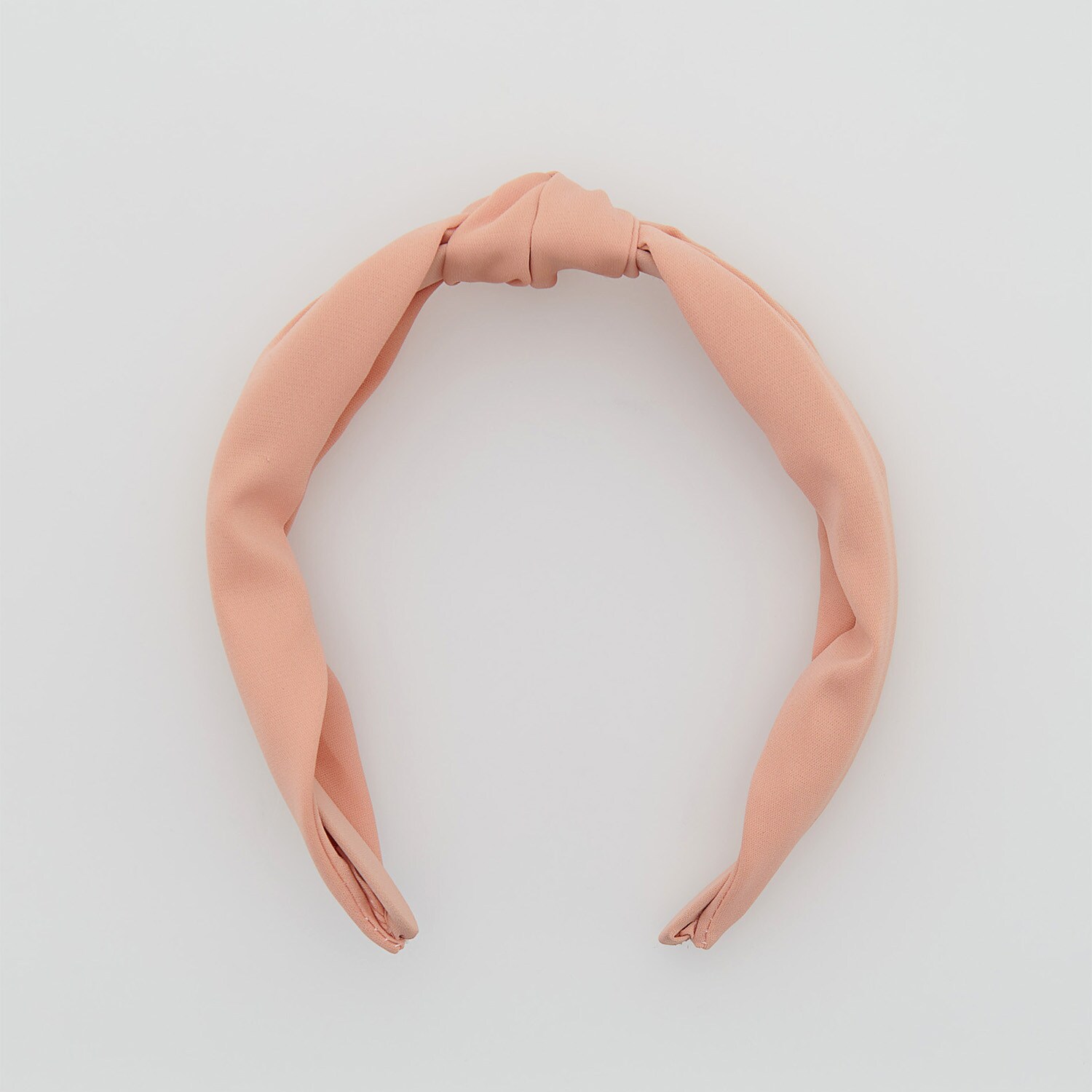 Čelenka s ozdobným uzlom