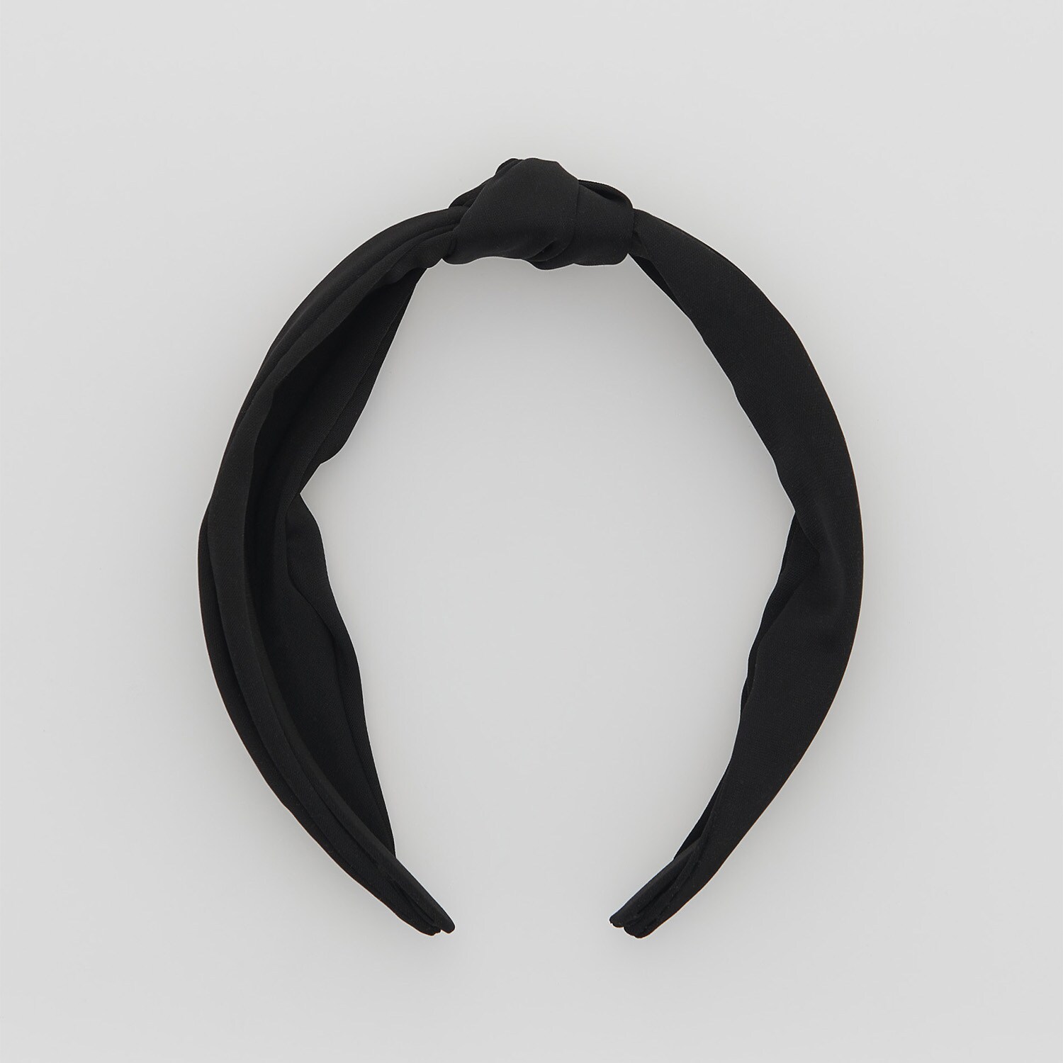 Čelenka s ozdobným uzlom