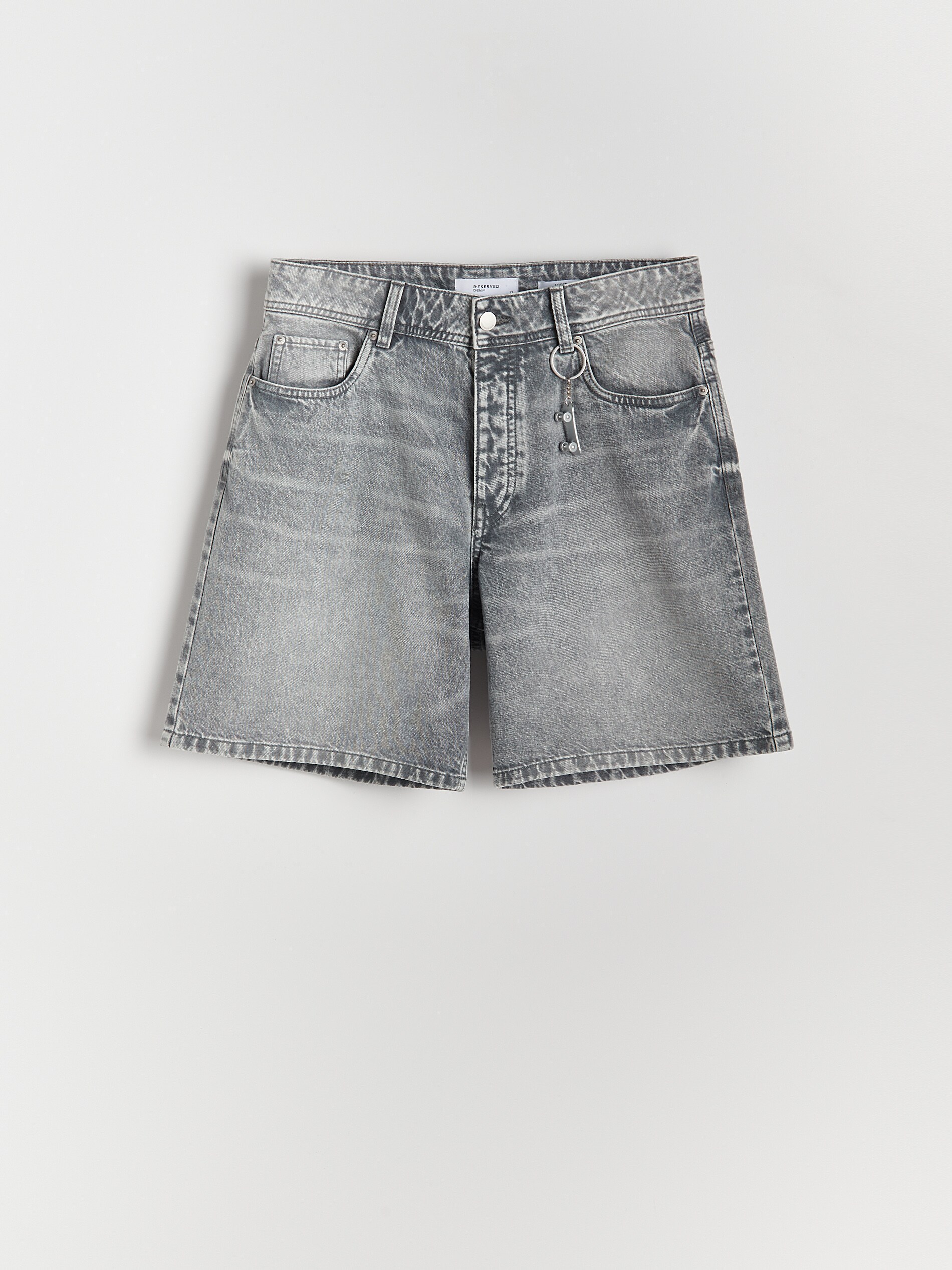 Denimové šortky s príveskom na kľúče