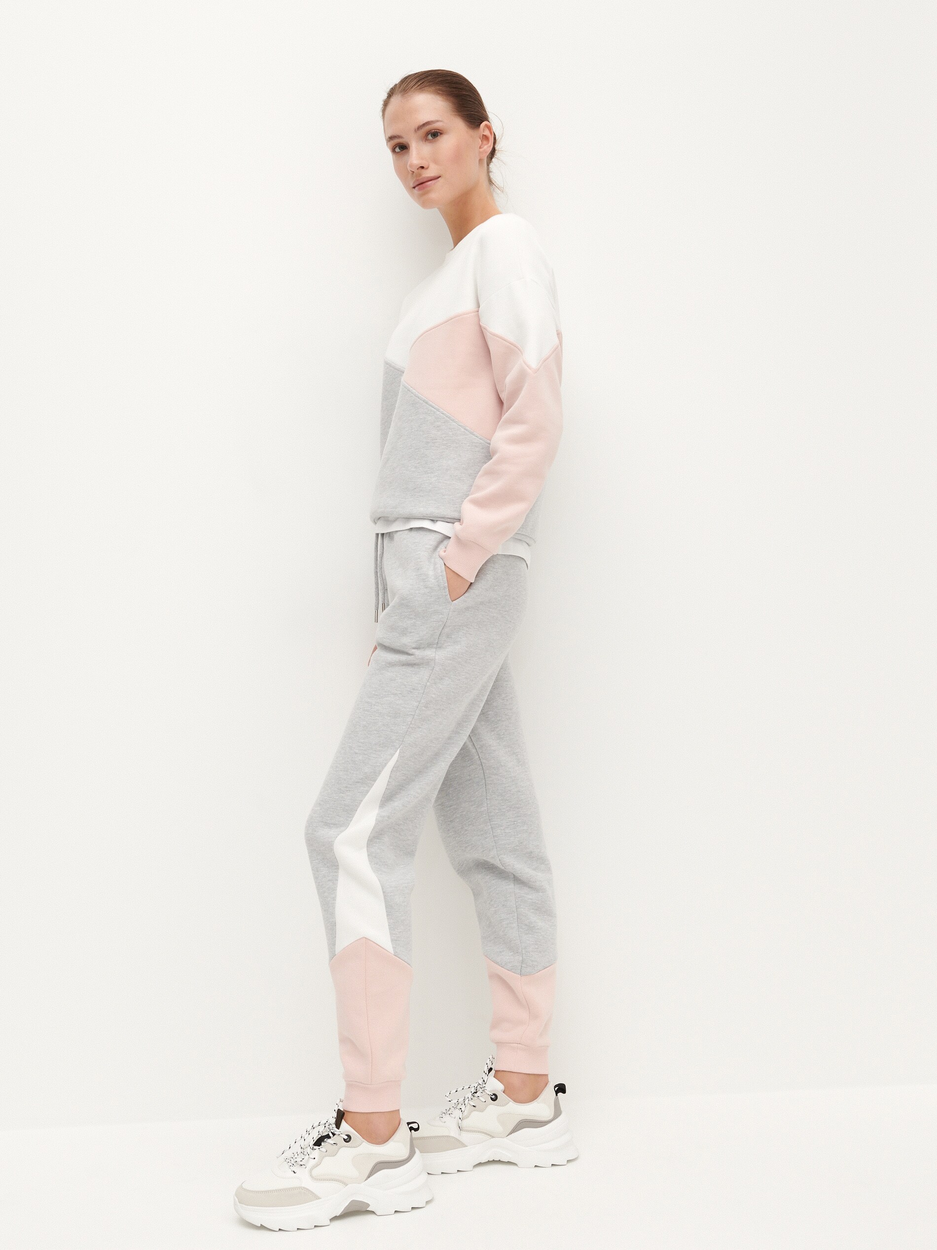 Viacfarebná mikina s kapucňou