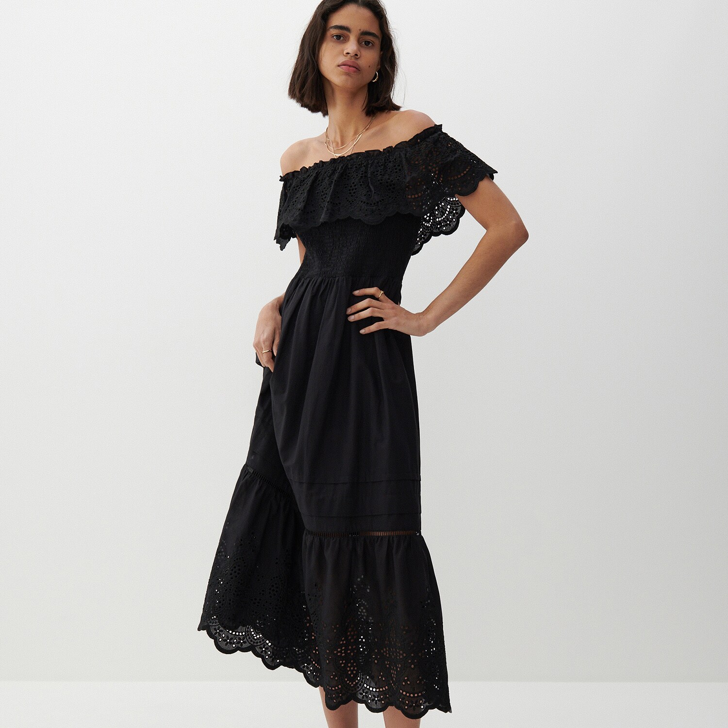 Šaty s ažúrovou čipkou