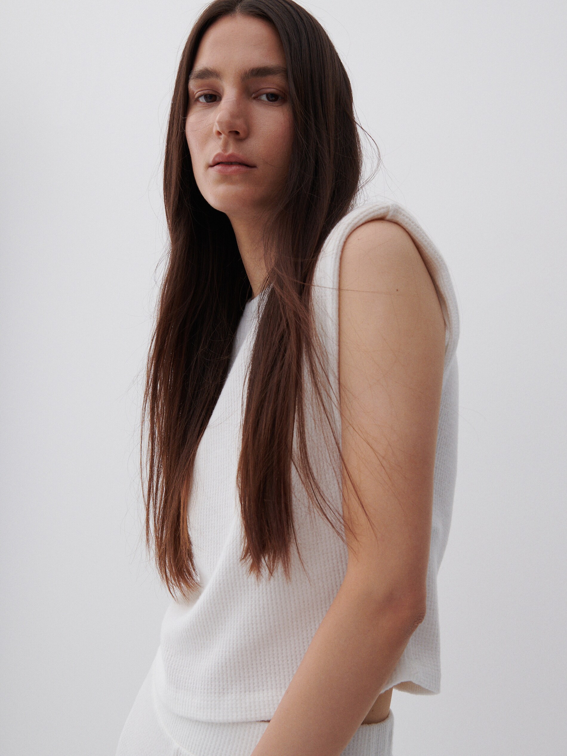 Blúzka s vypchávkami na pleciach