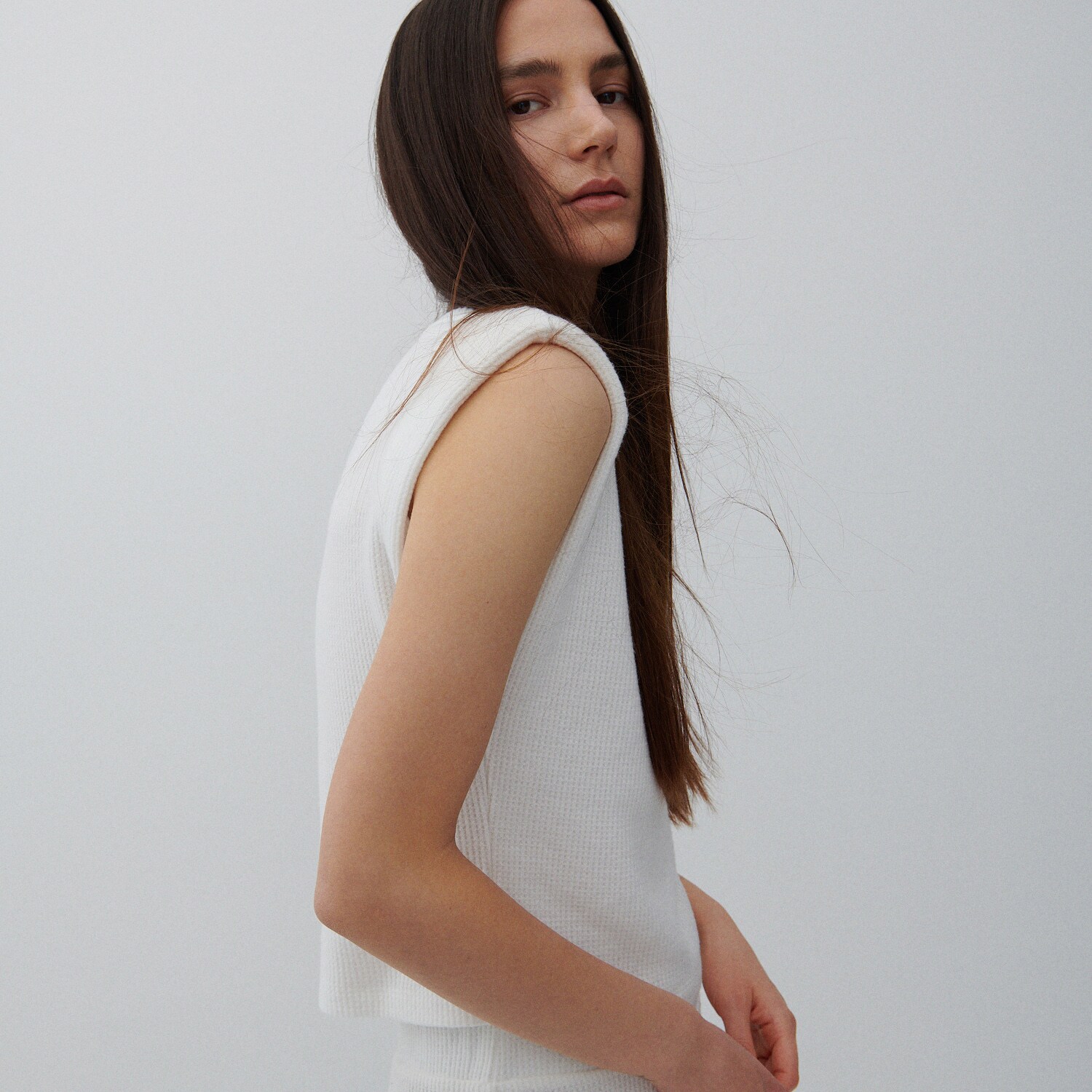 Blúzka s vypchávkami na pleciach