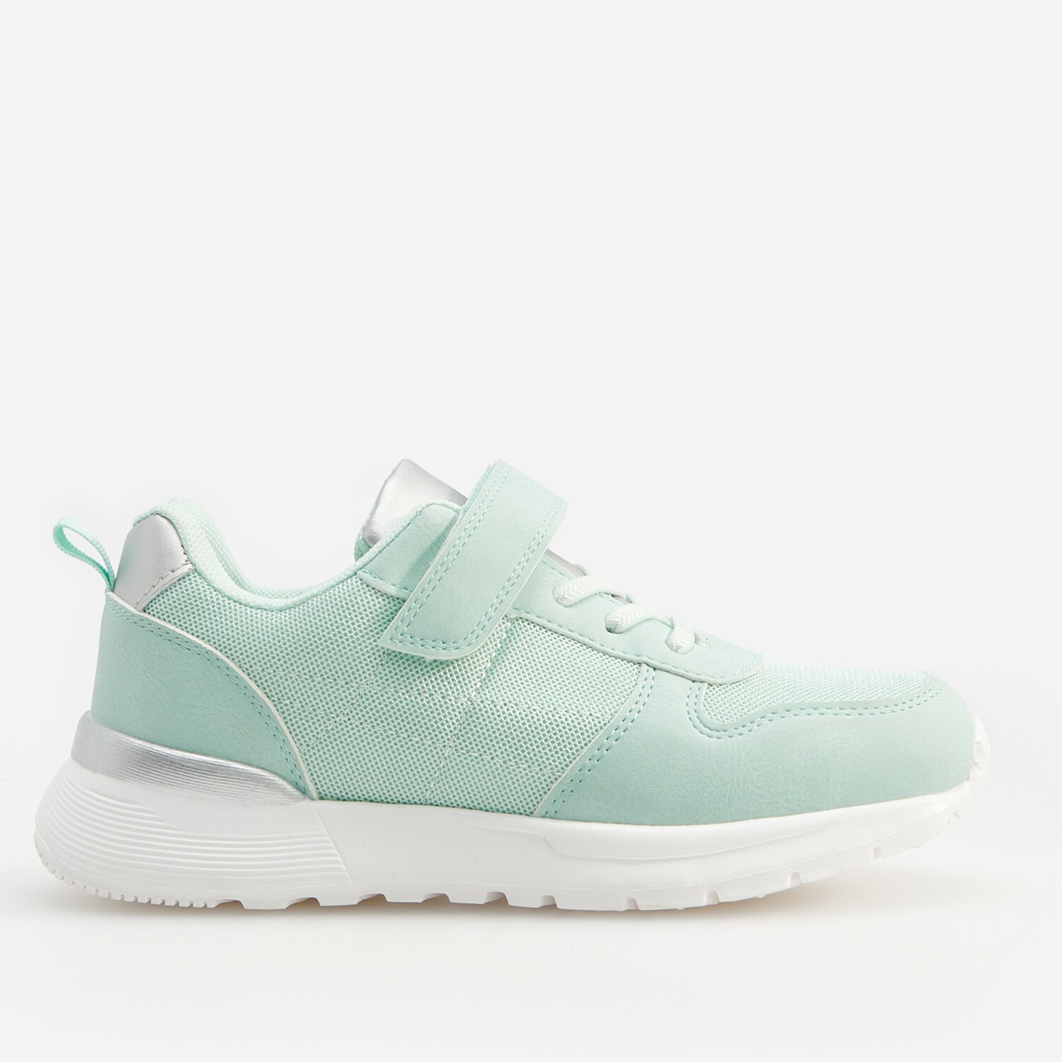 Tenisky z viacerých materiálov