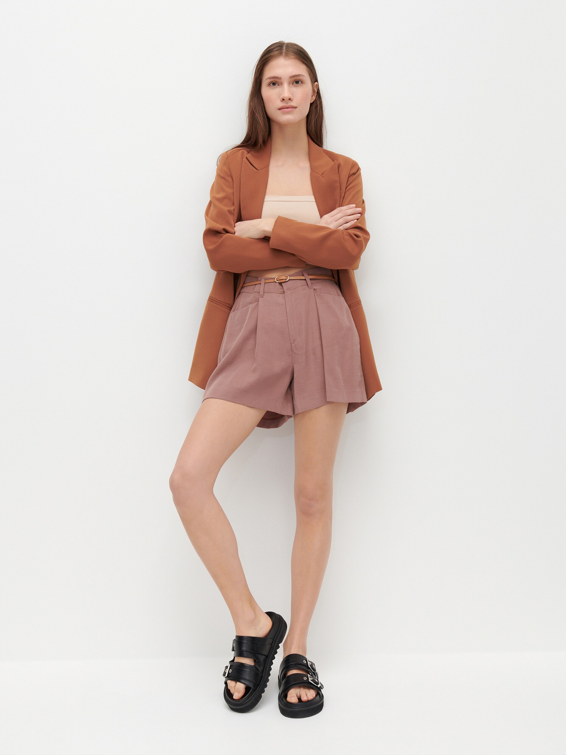 Dámske šortky s opaskom