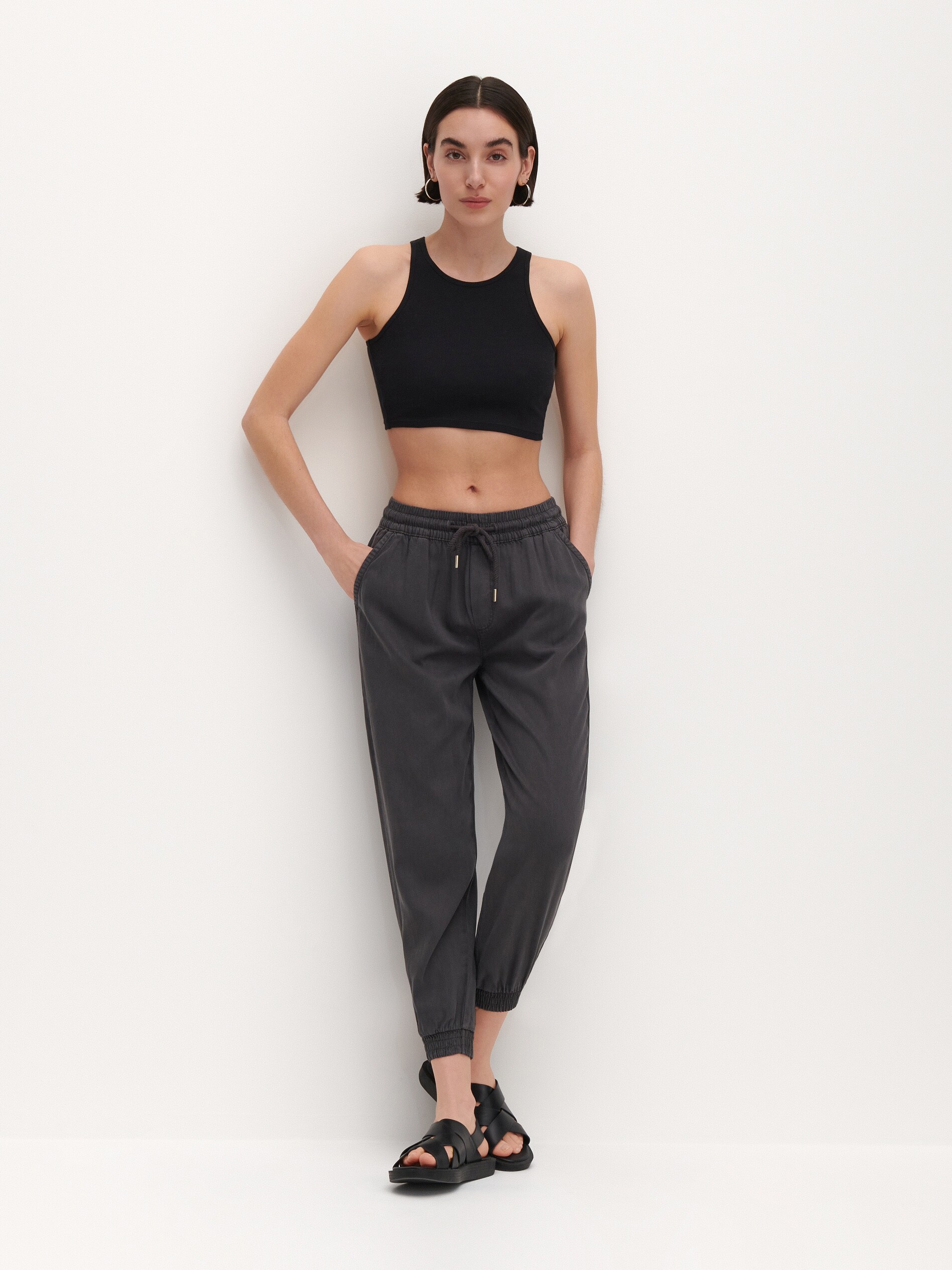 Joggery s vypraným efektom