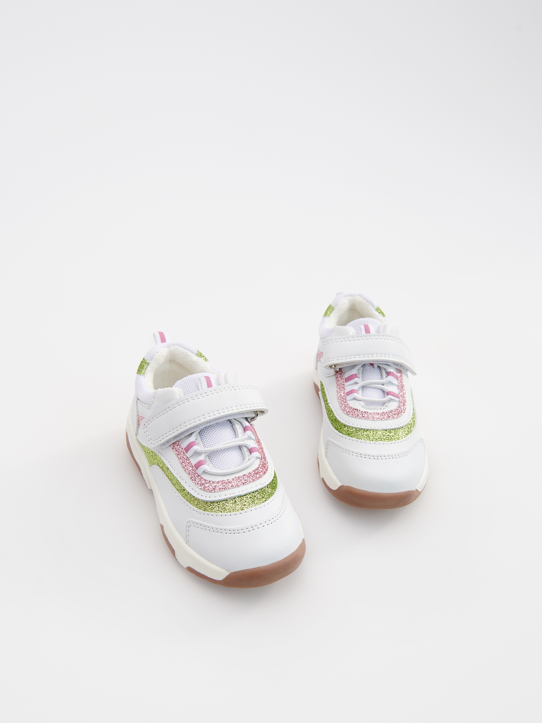 Tenisky s trblietavými prvkami