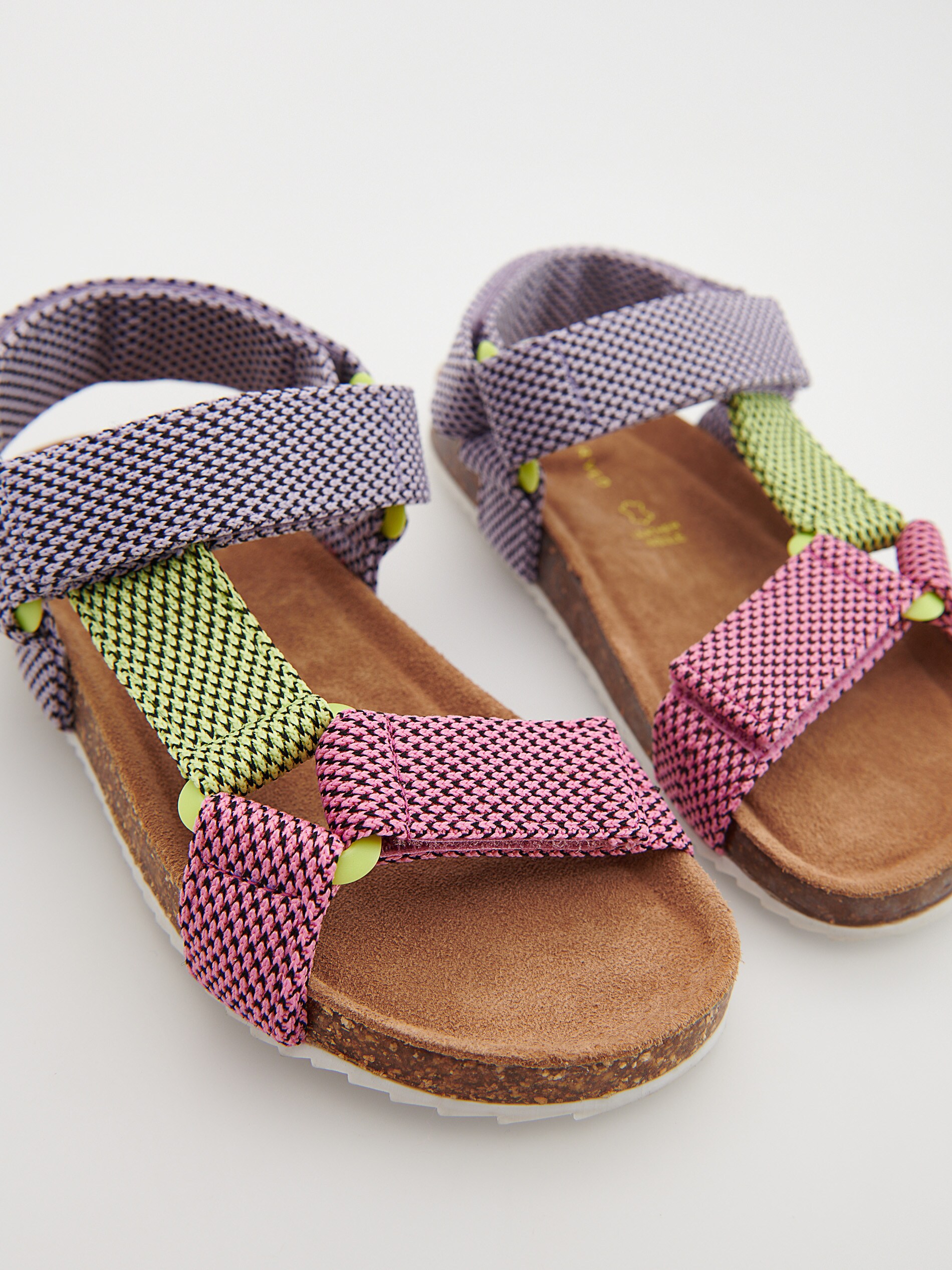 Sandále so zapínaním na suchý zips