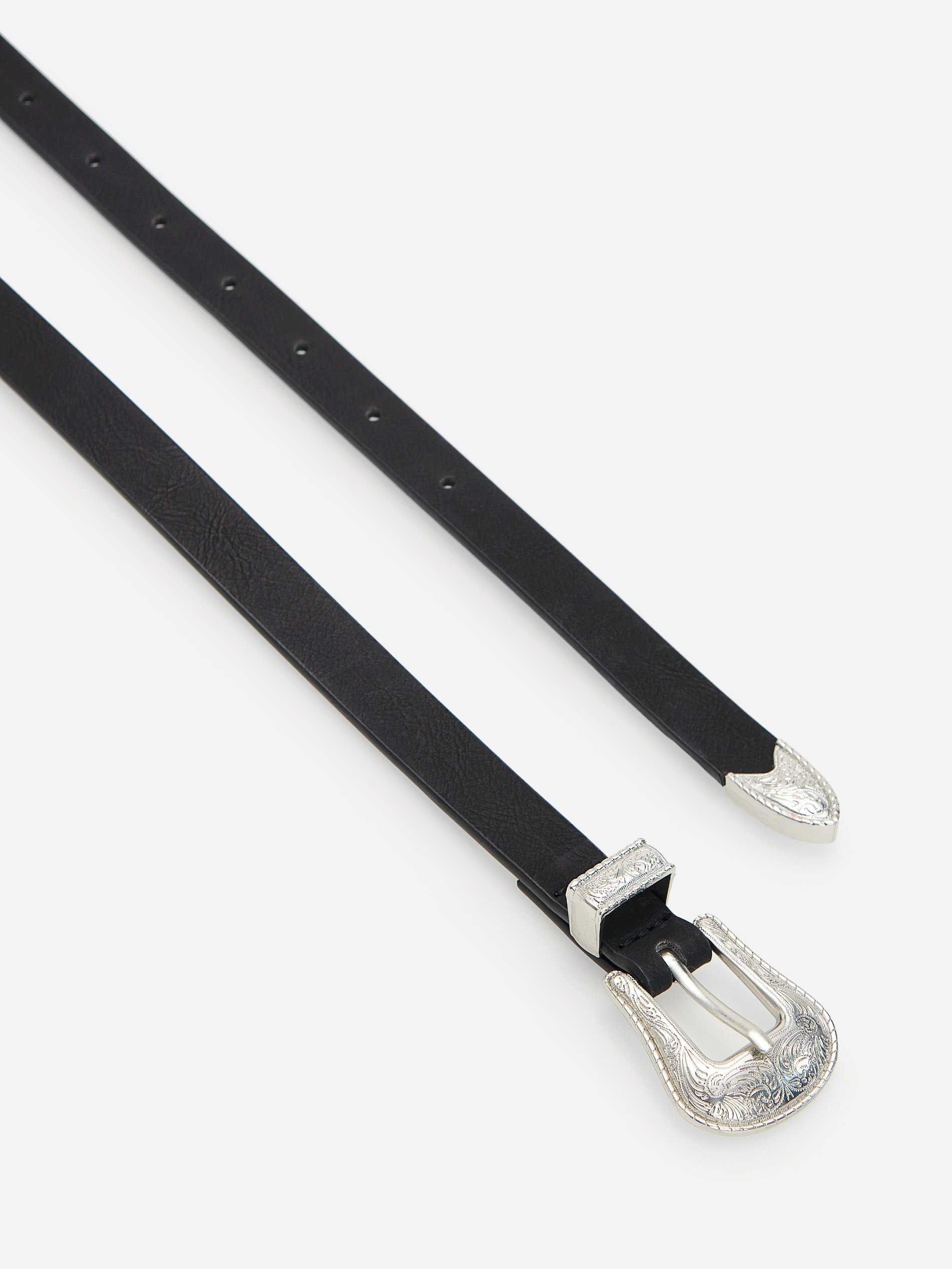 Čierny opasok s ozdobnou prackou