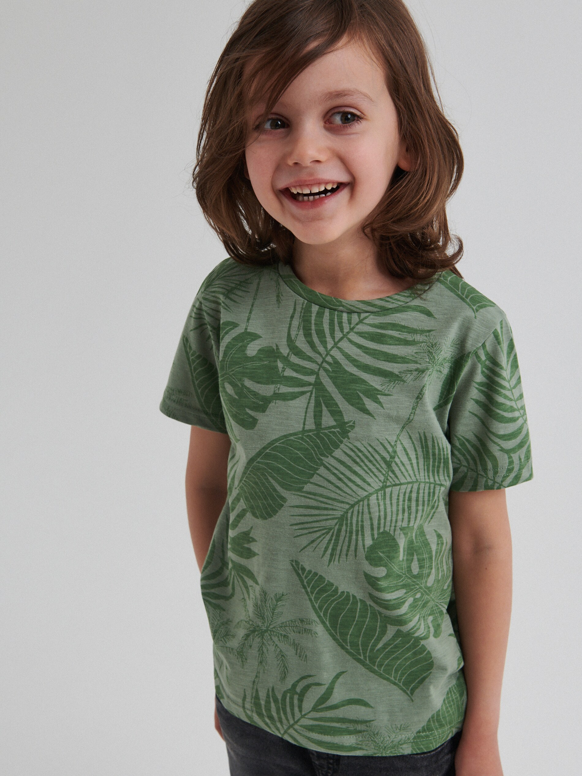 Bavlnené tričko s rastlinným motívom