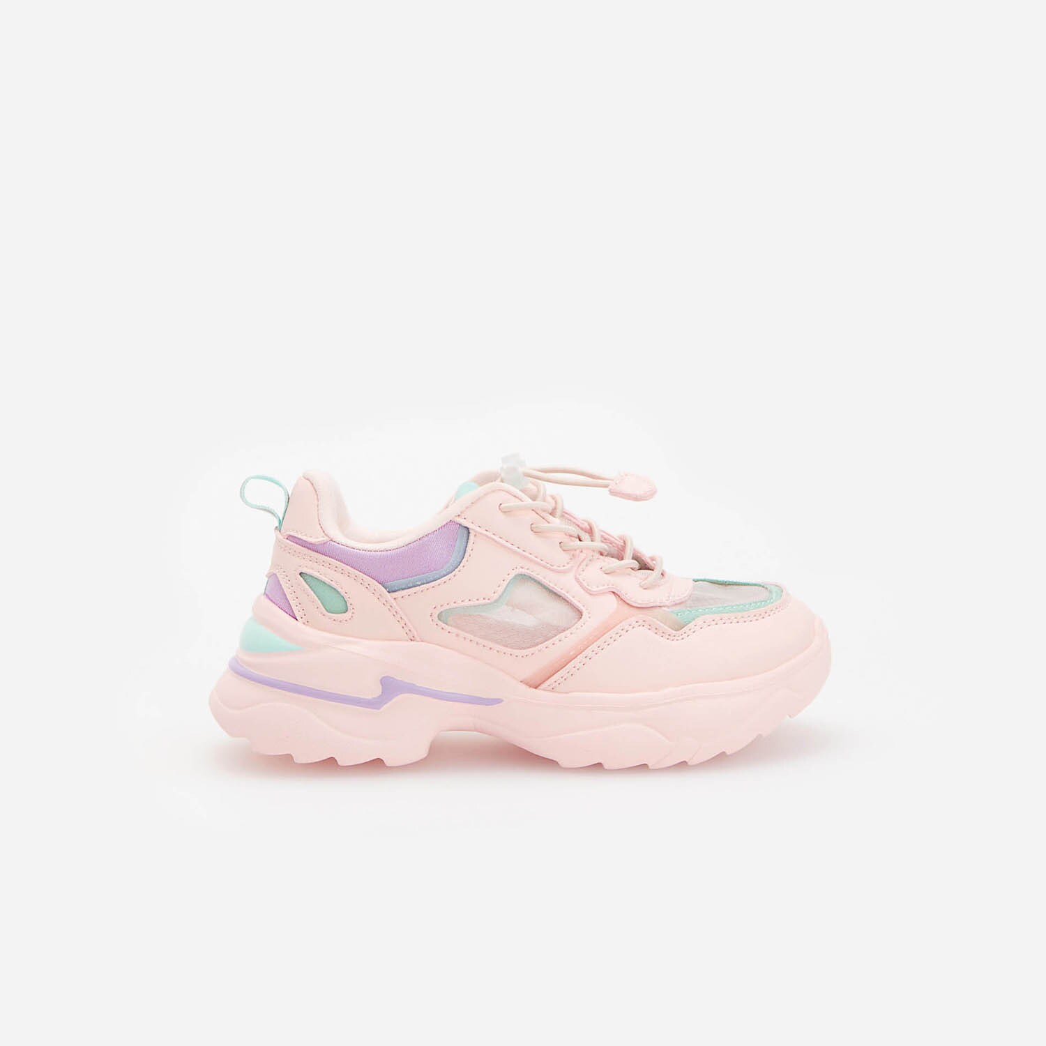 Tenisky z viacerých materiálov