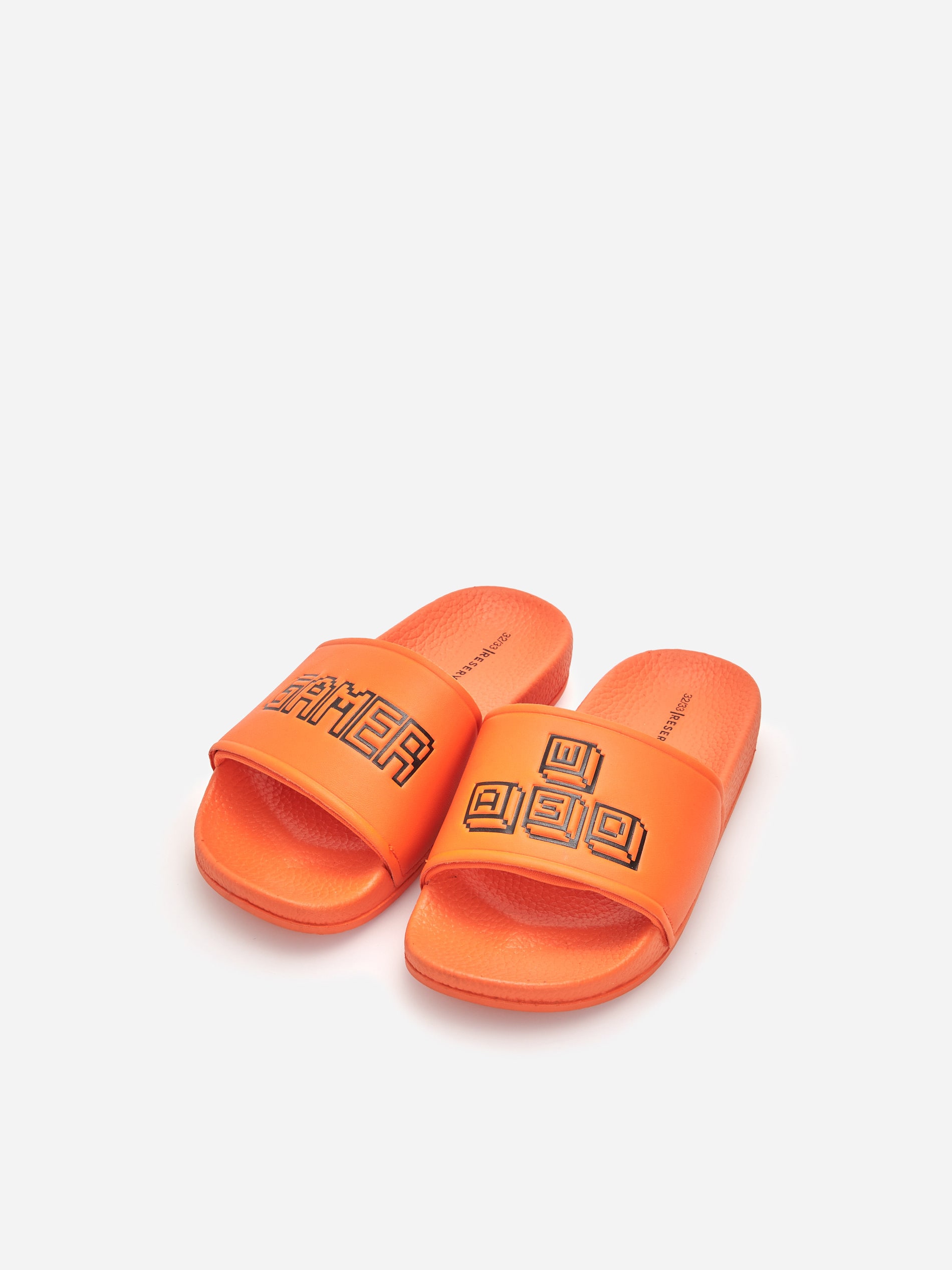 Šľapky s aplikáciou