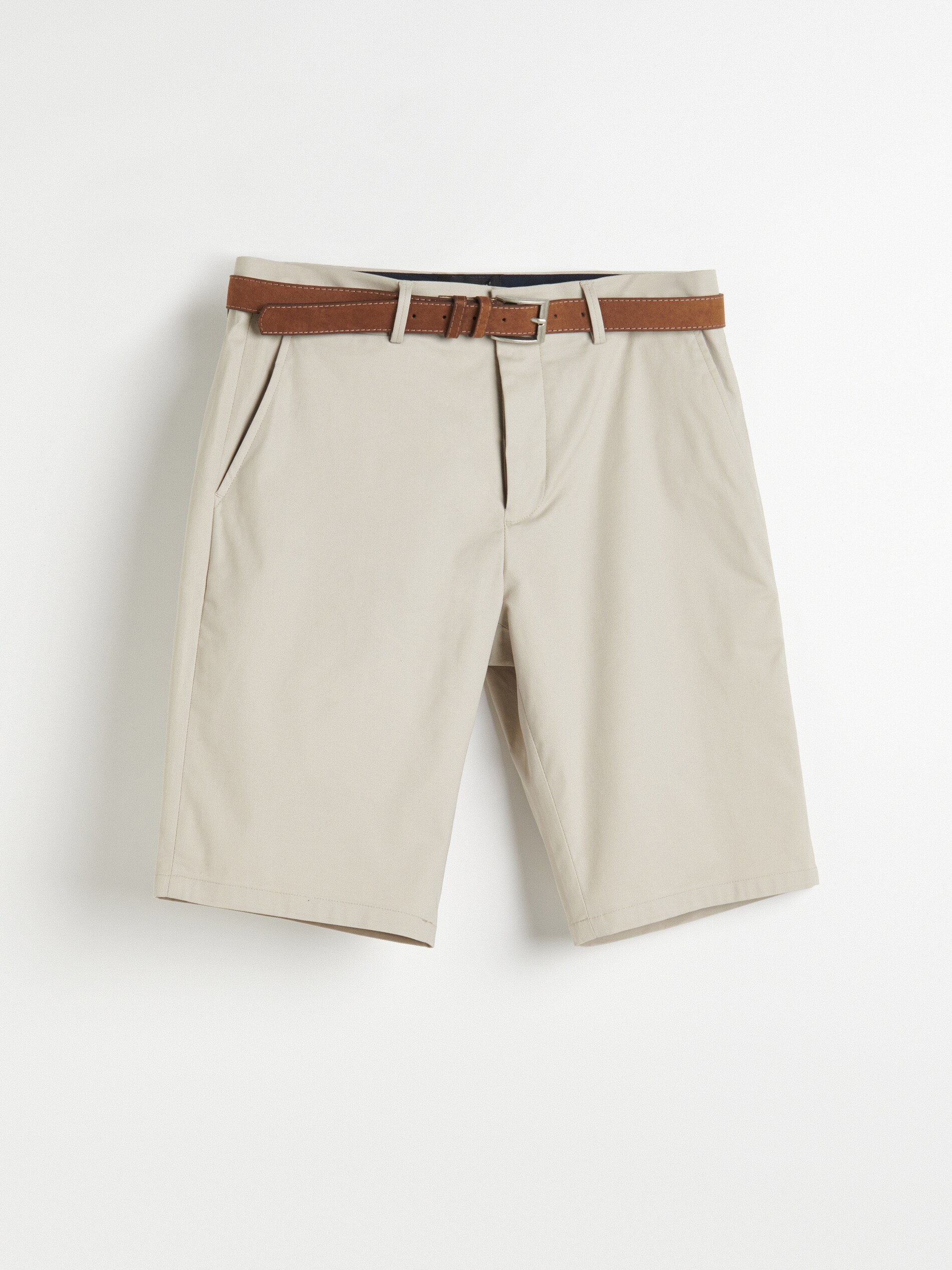 Klasické bermudy s opaskom