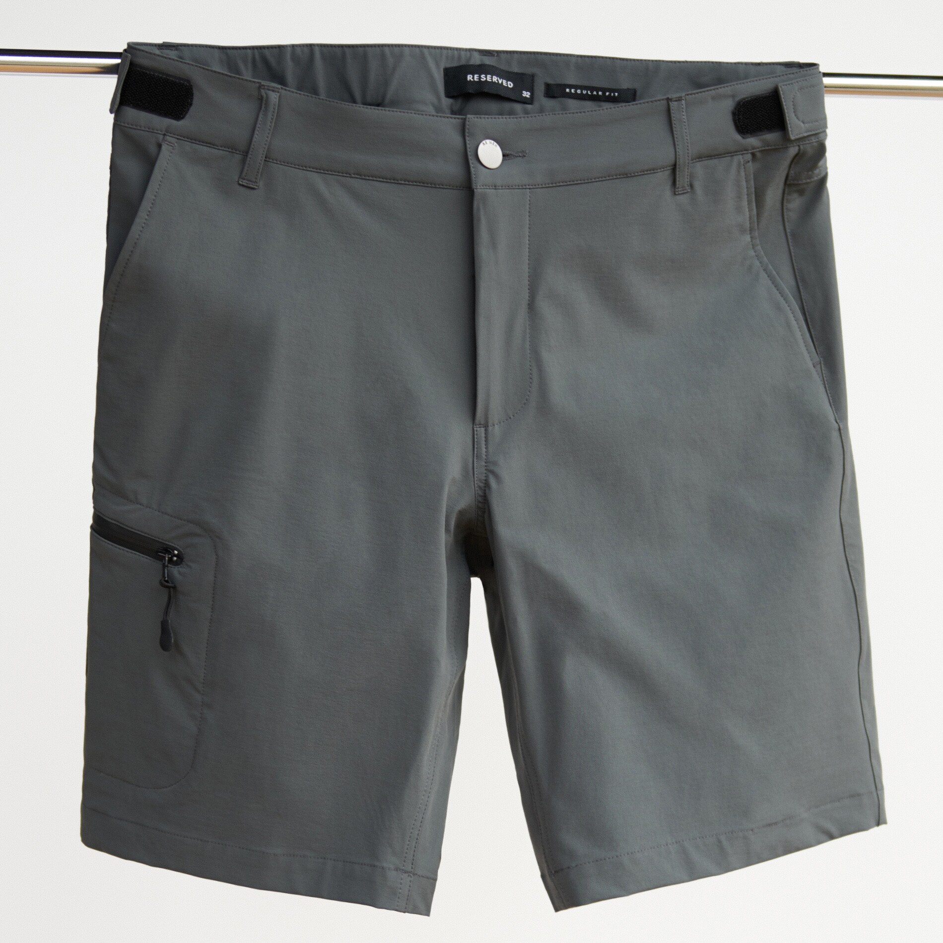 Šortky z technickej látky