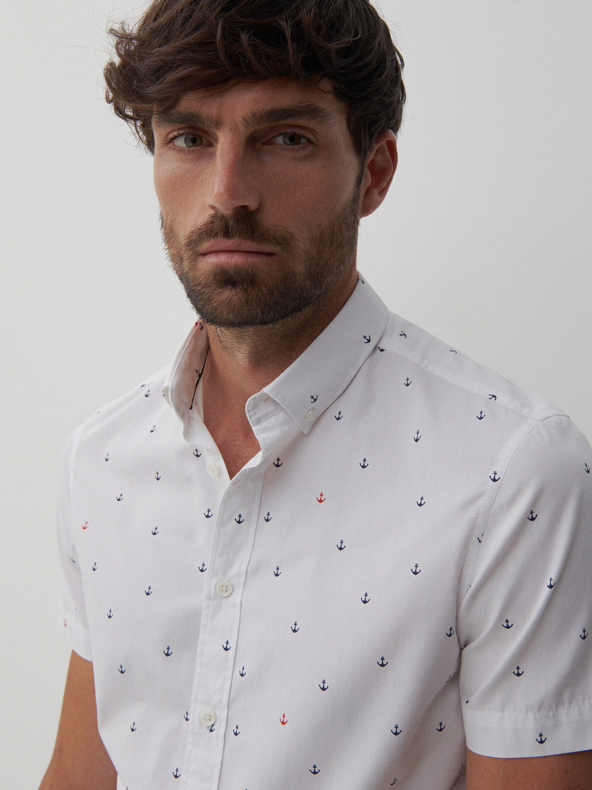 Košeľa s jemnou potlačou