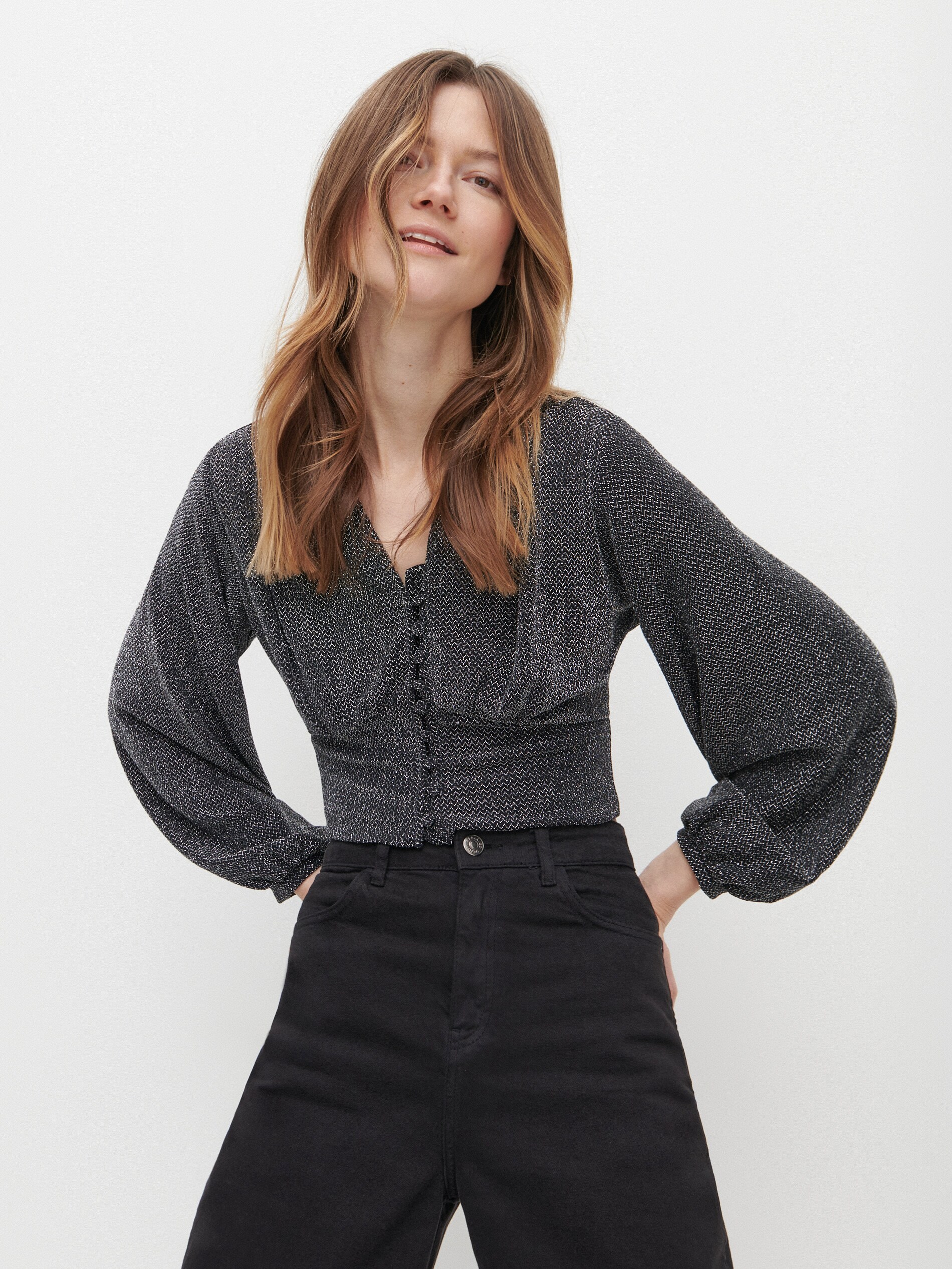 Trblietavá blúzka s pufovanými rukávmi