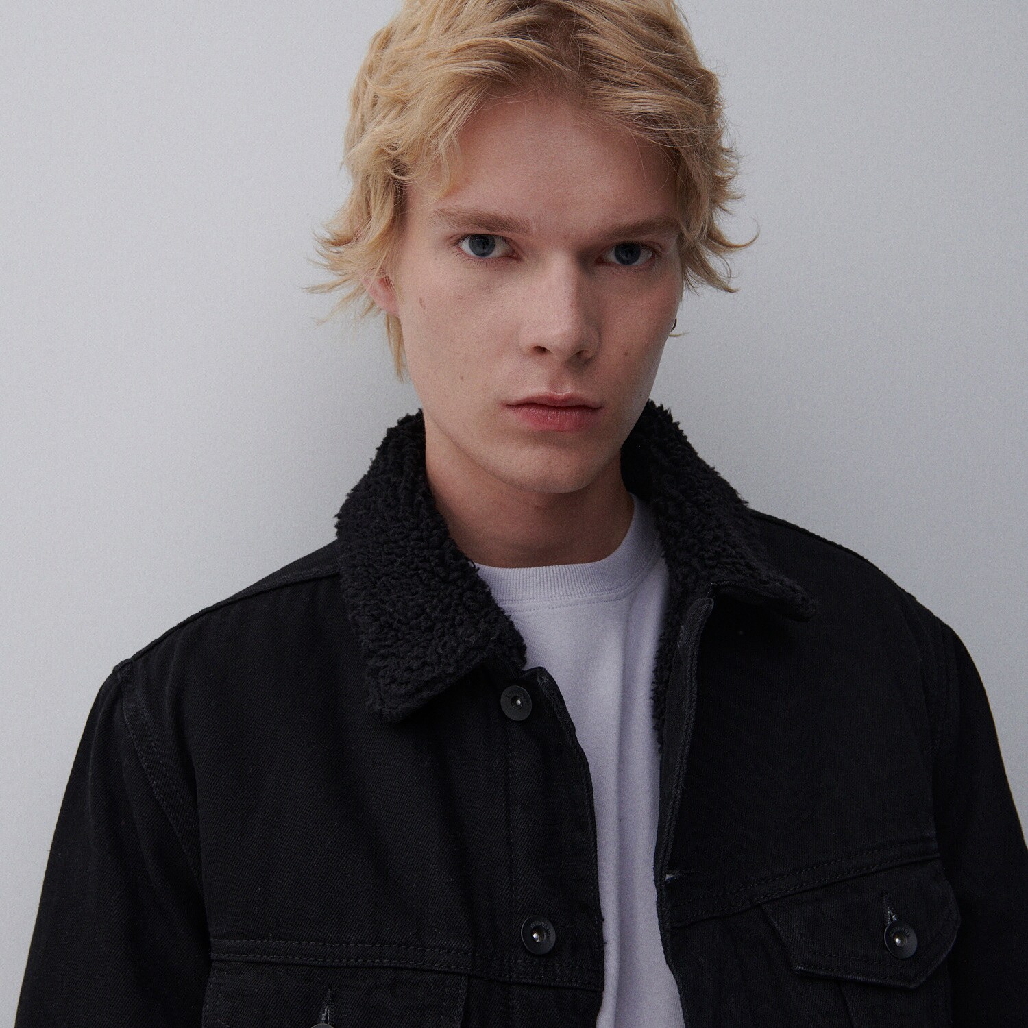 Džínsová bunda typu sherpa