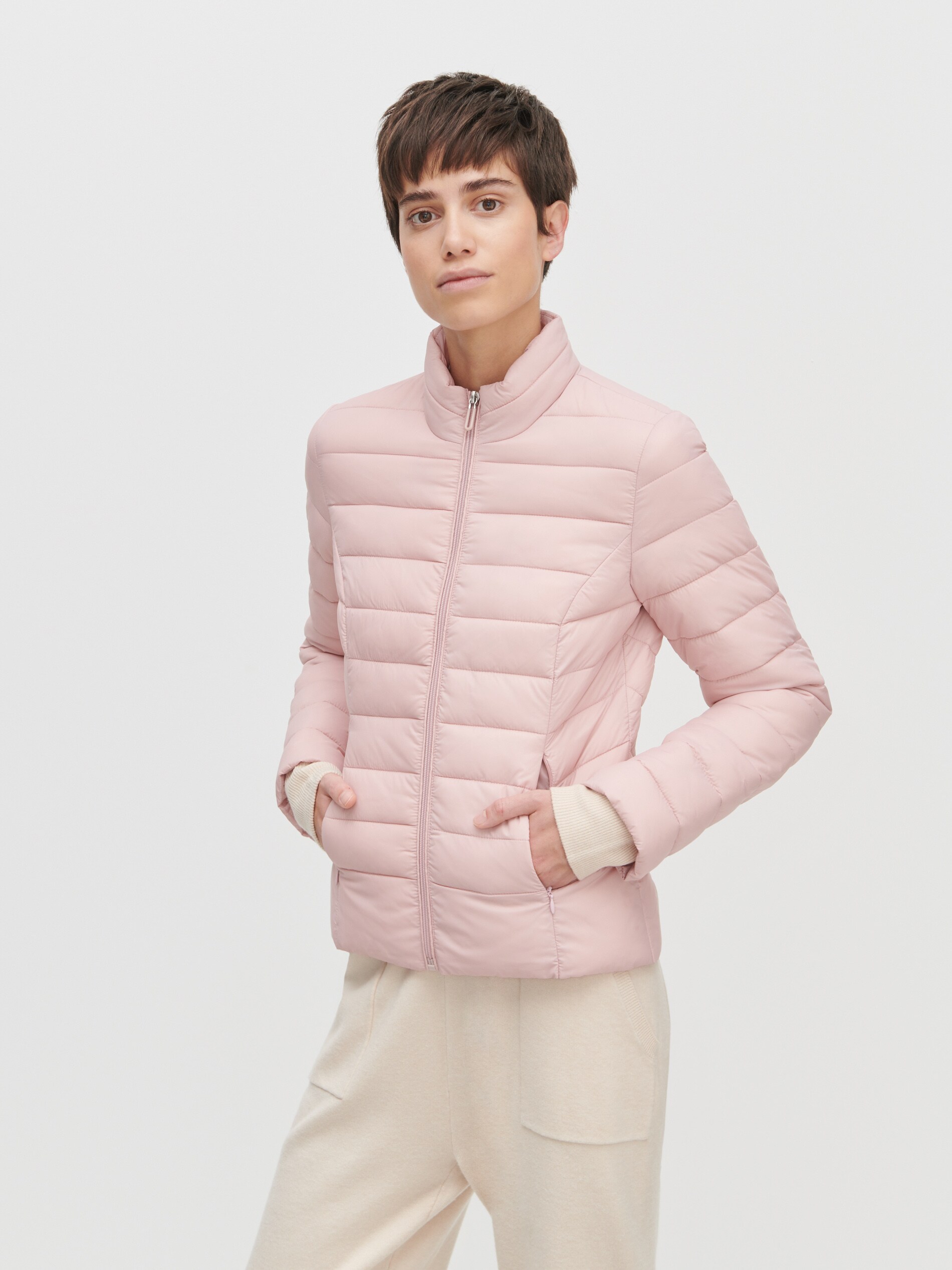 Ľahká bunda s výplňou z recyklovanej látky