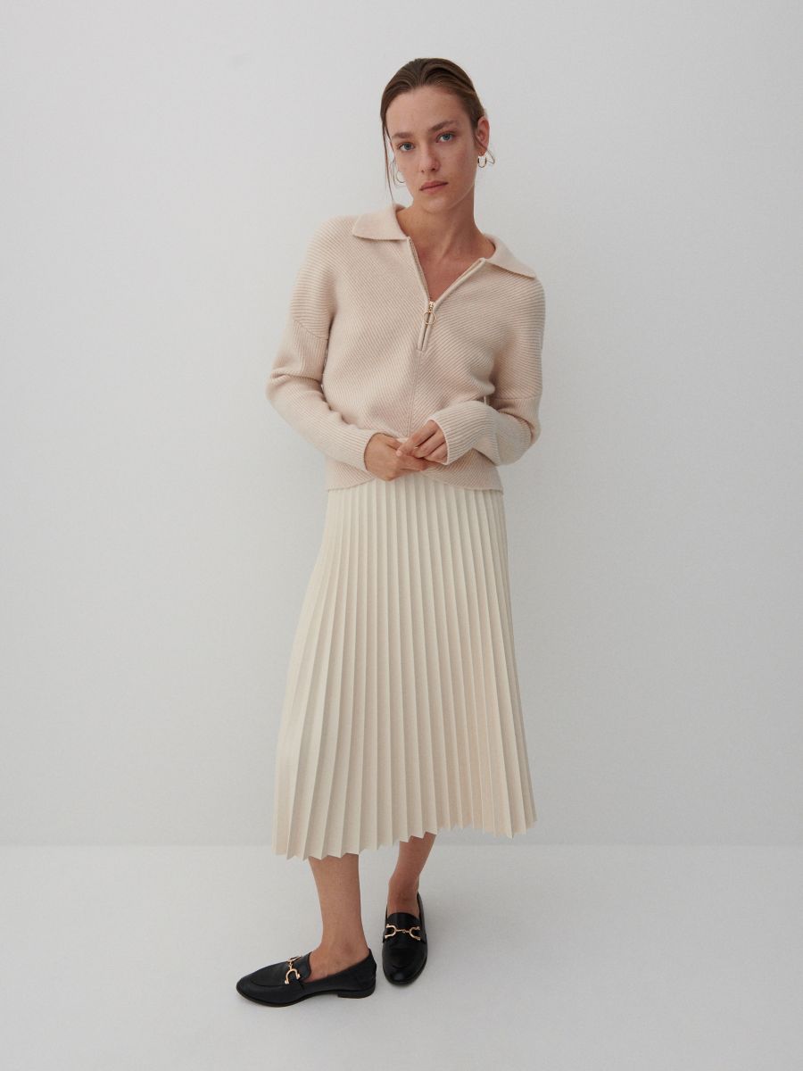 long pleated skirt cream