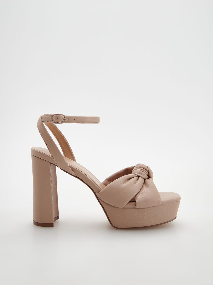 reserved sandalen mit absatz