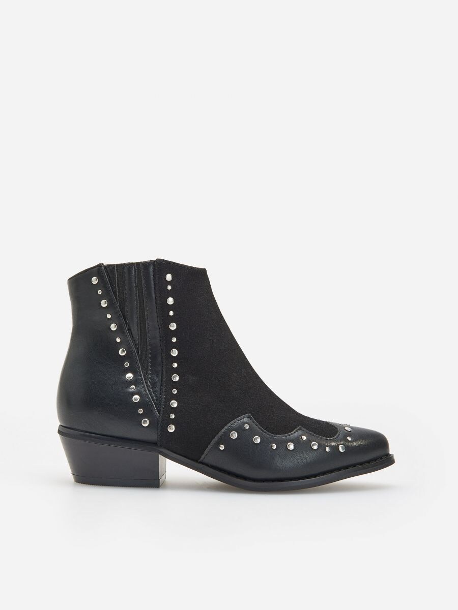 low heel cowboy boots