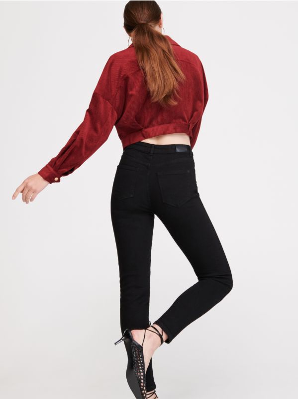 Slim Fit Jeans mit Hoher Taille - schwarz - WG774-99J - RESERVED